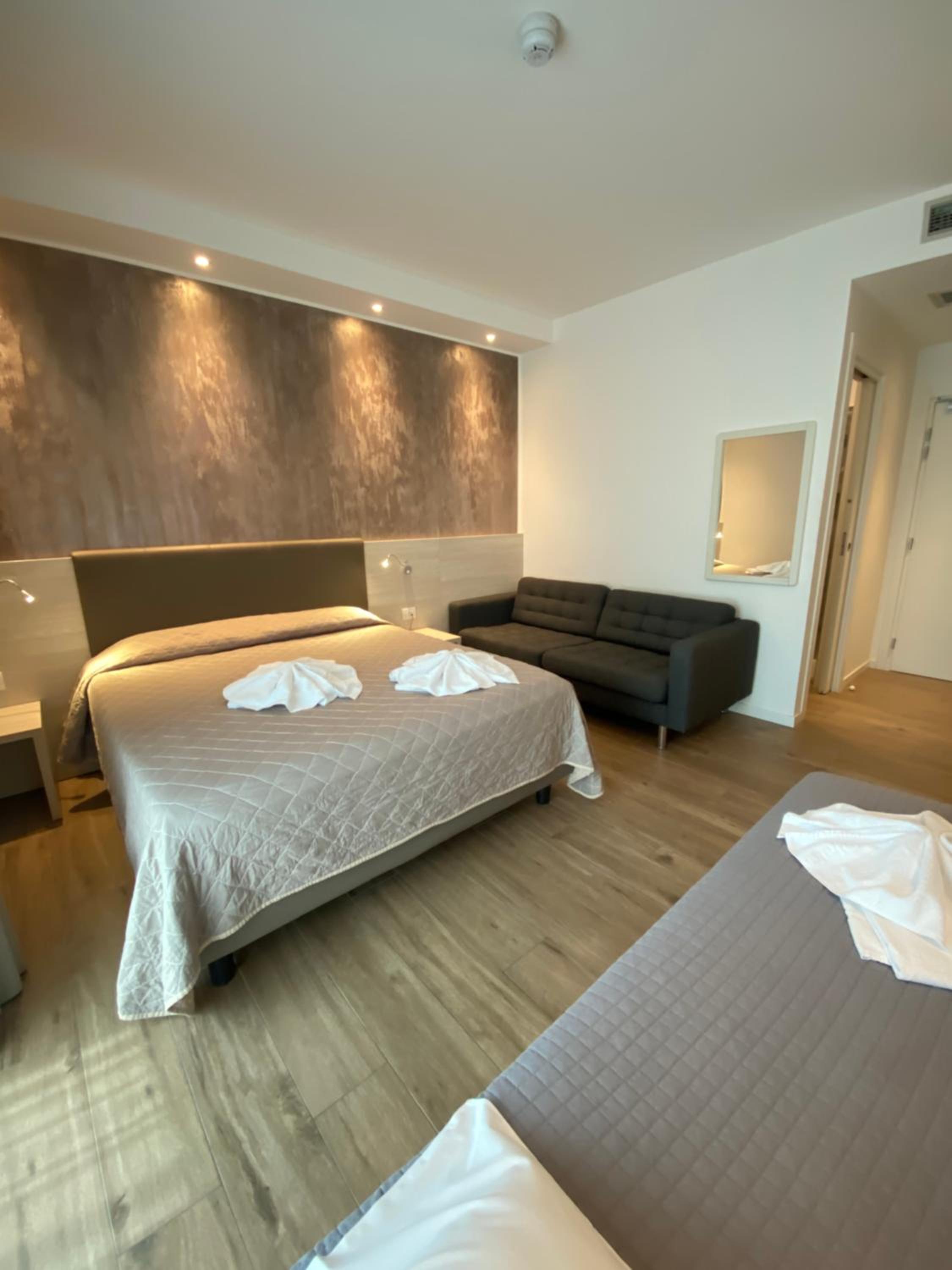 Superior Double or Twin Room with Terrace