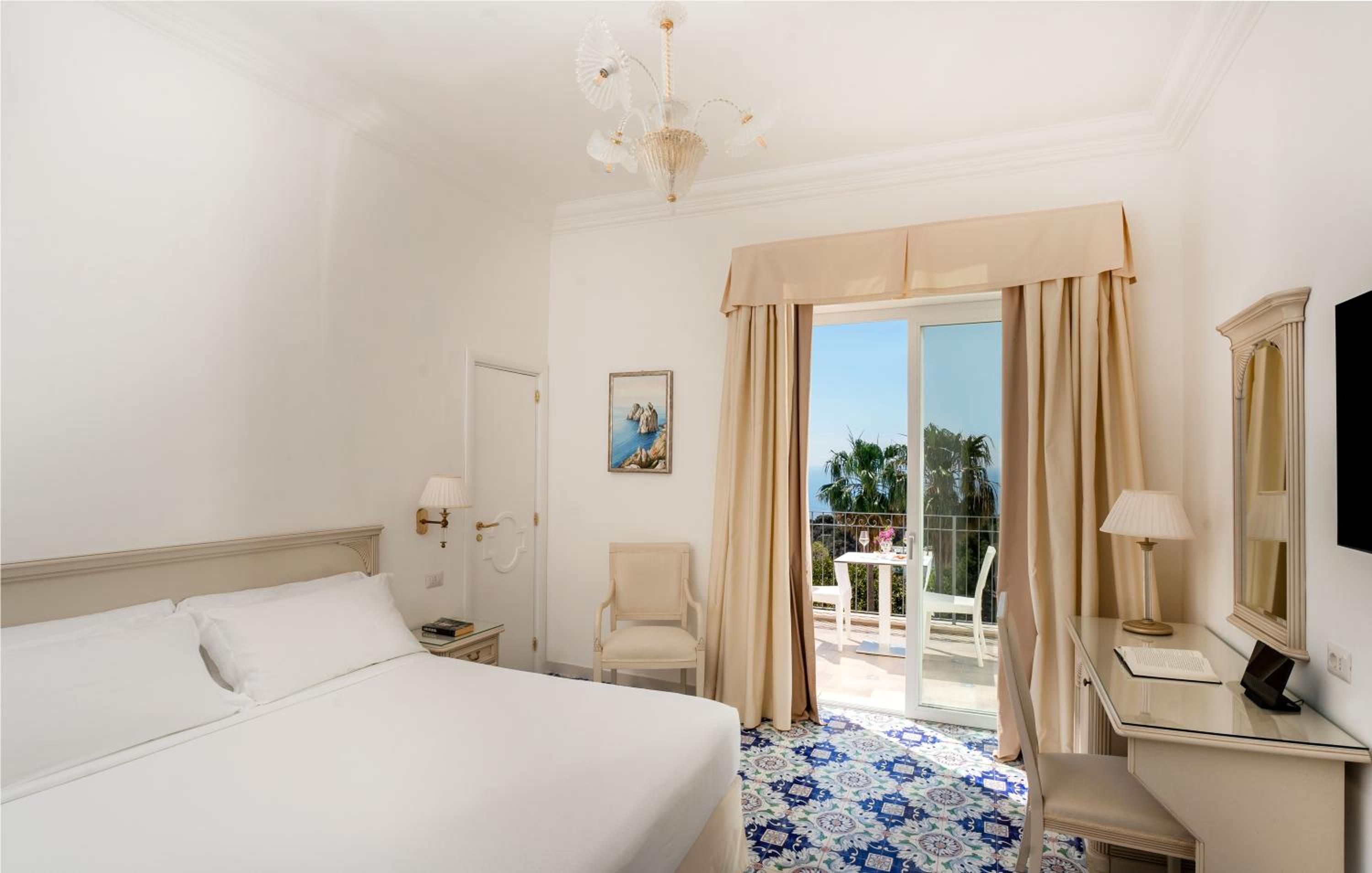 Double Room with Balcony and Sea View - Photo 2