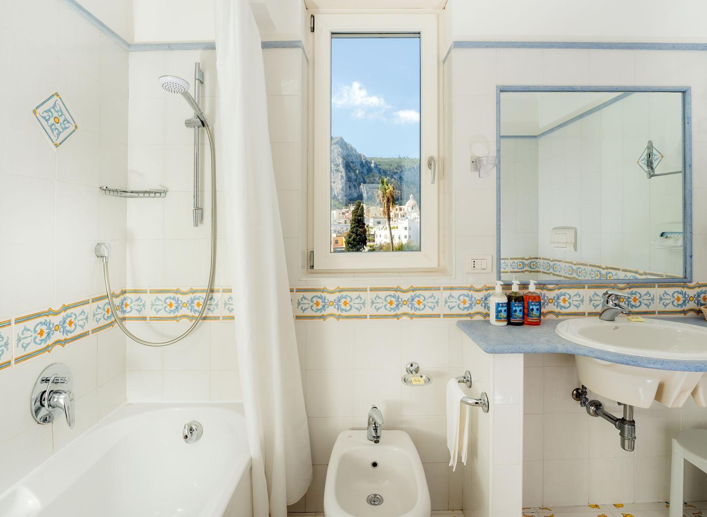 Triple Room with Garden View - Photo 10