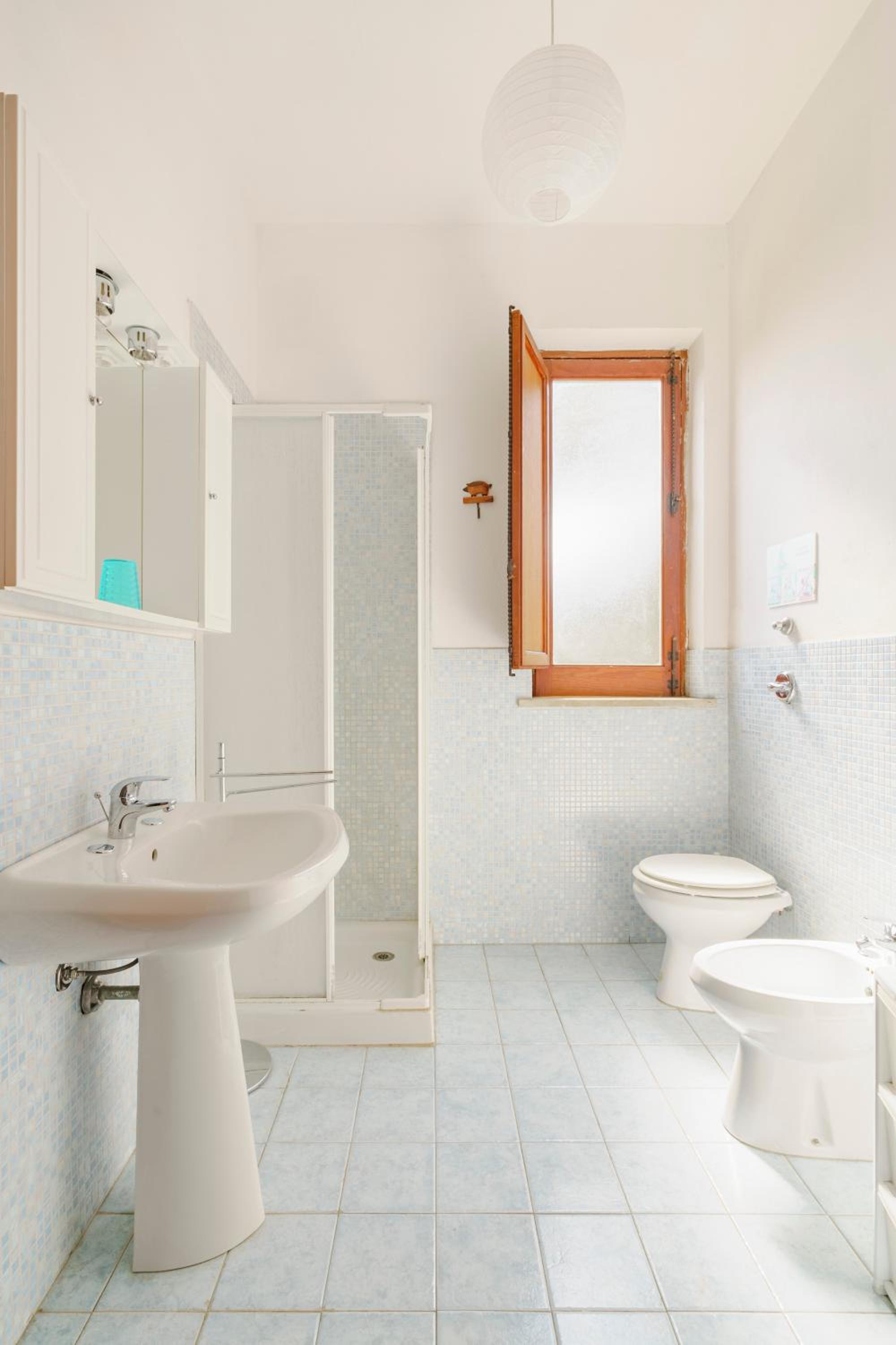 One-Bedroom Apartment with View photo 2