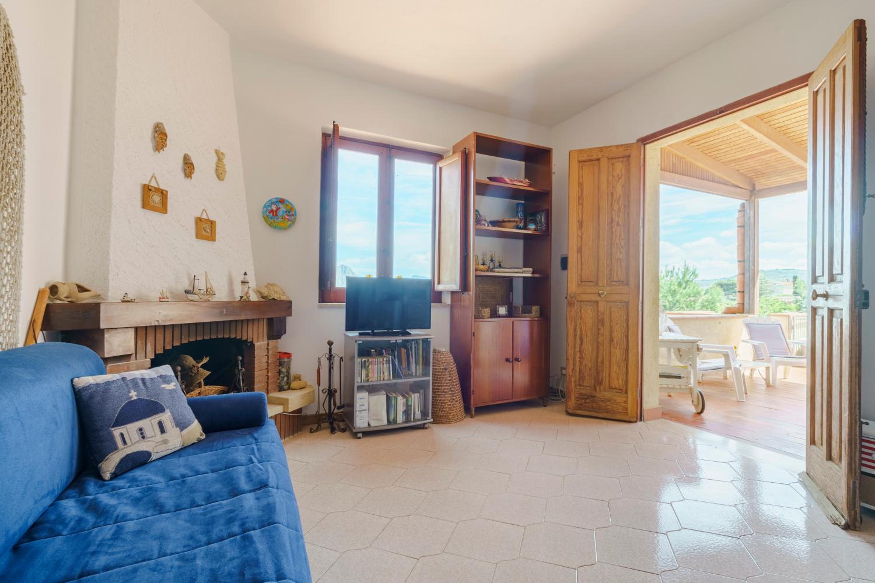 One-Bedroom Apartment with Sea View and Terrace photo 3