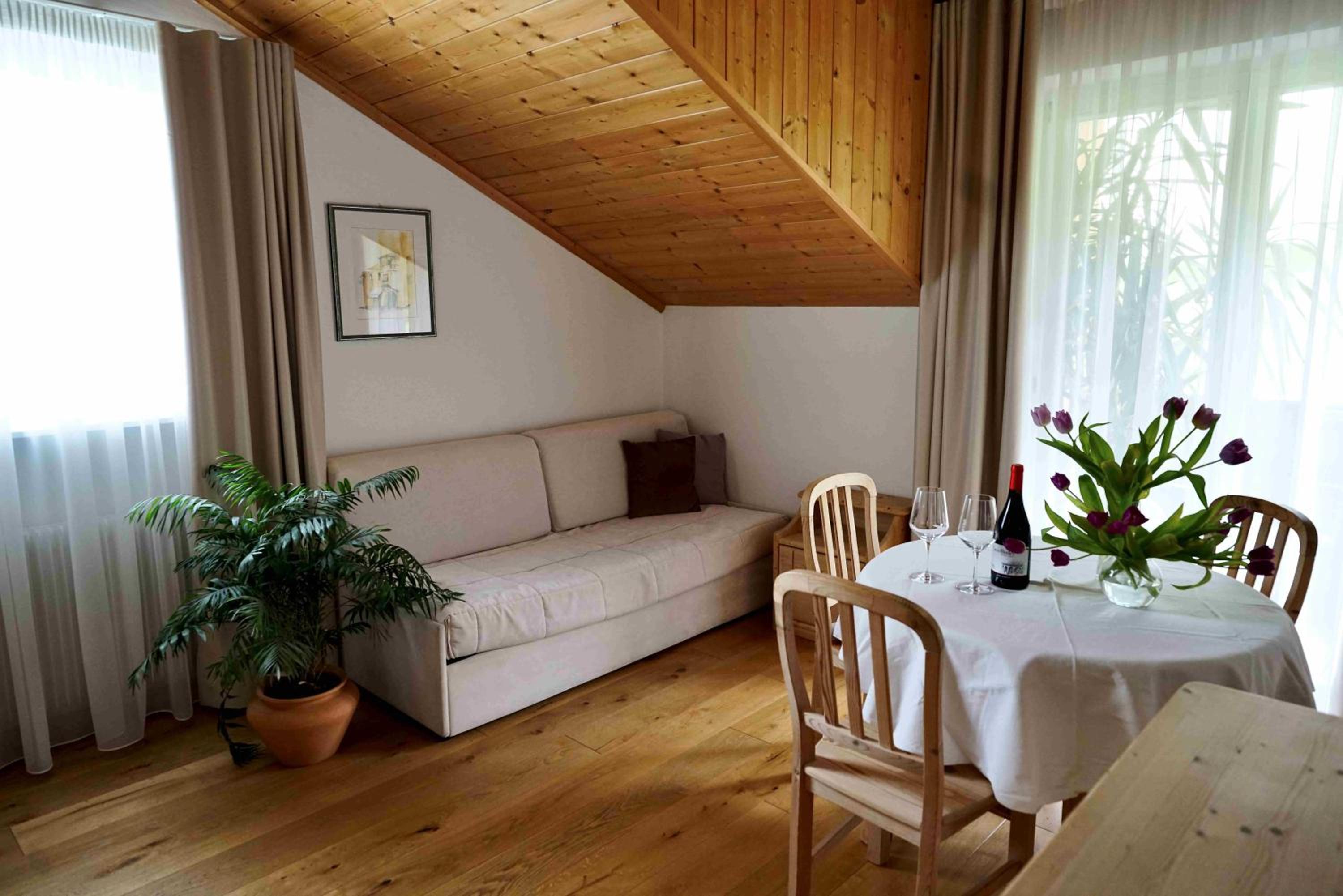 Apartment with Balcony - Photo 14