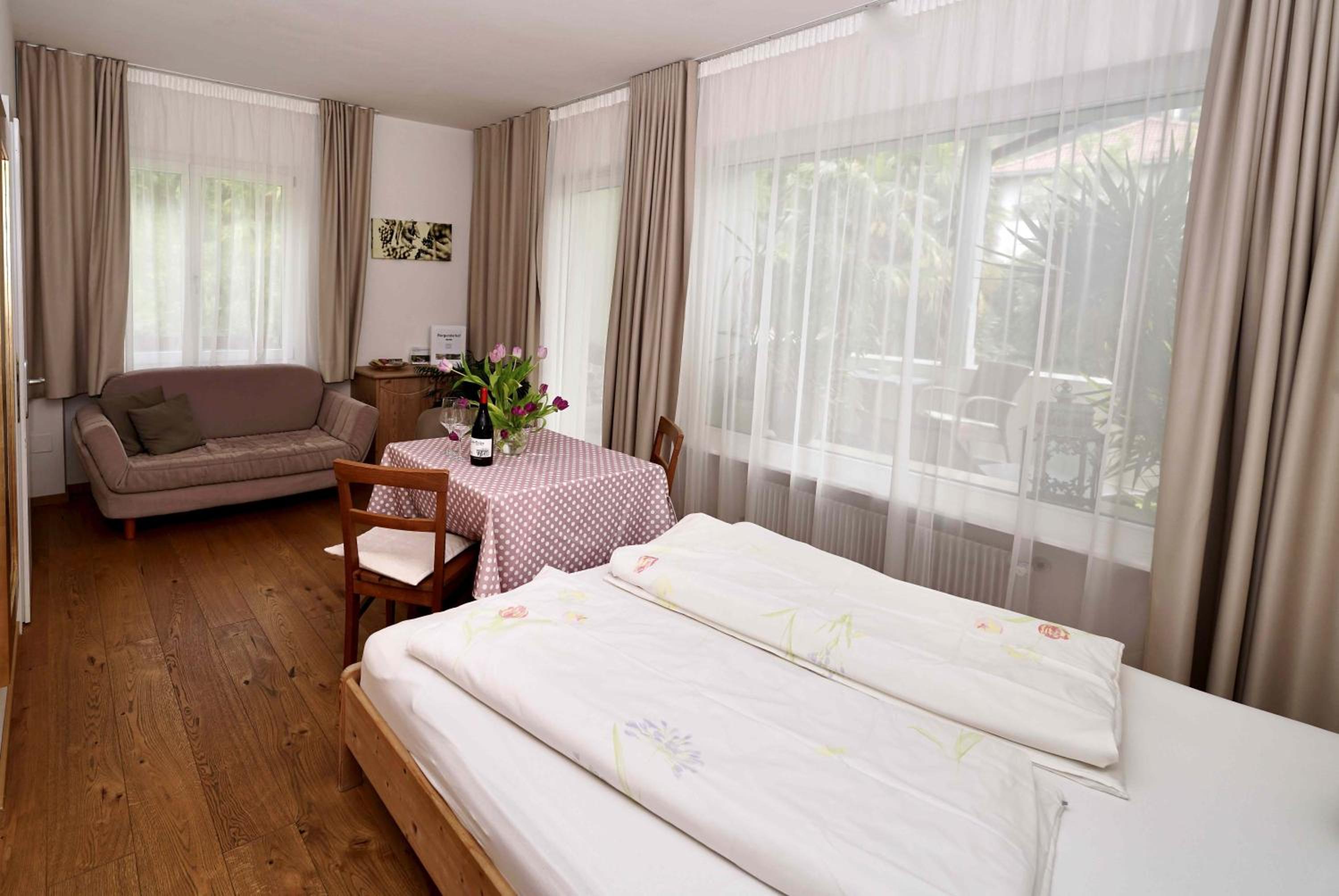 Double Room with Balcony - Photo 14
