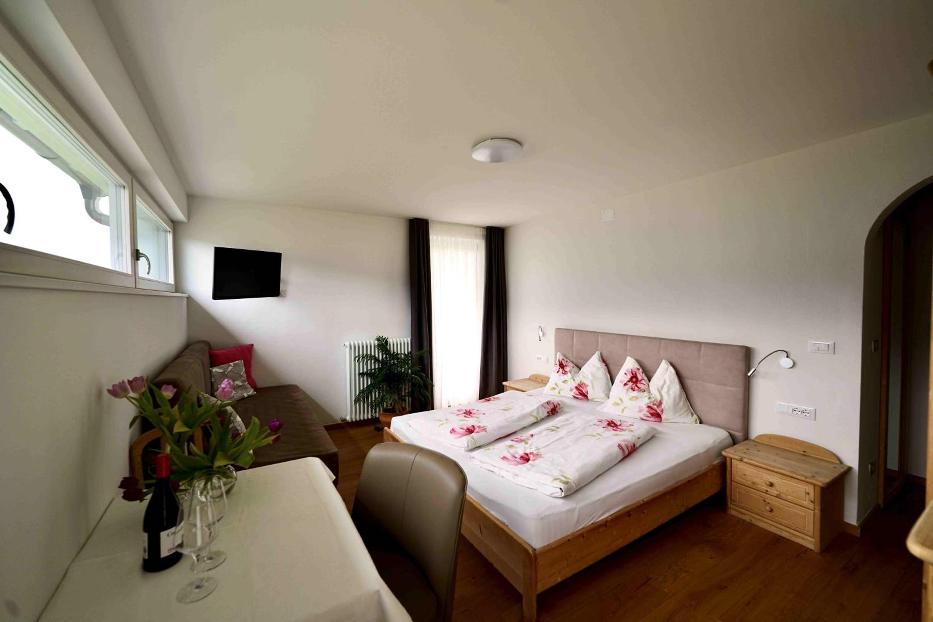 Double Room with Balcony - Photo 17