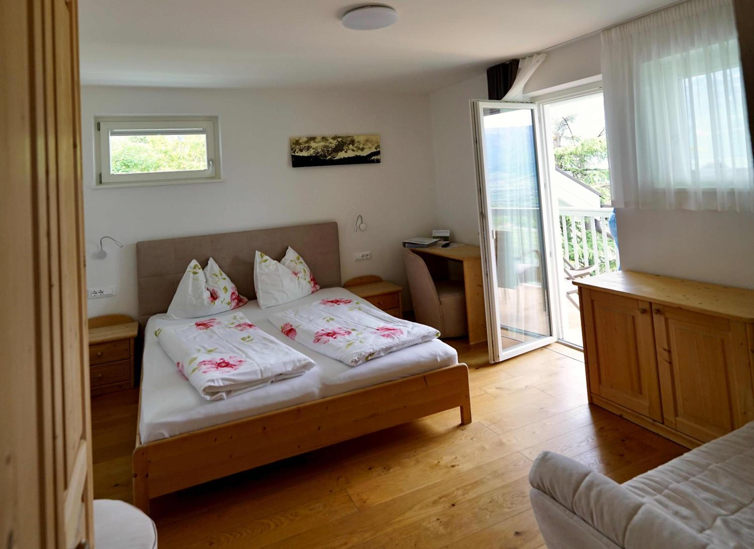 Double Room with Balcony - Photo 15