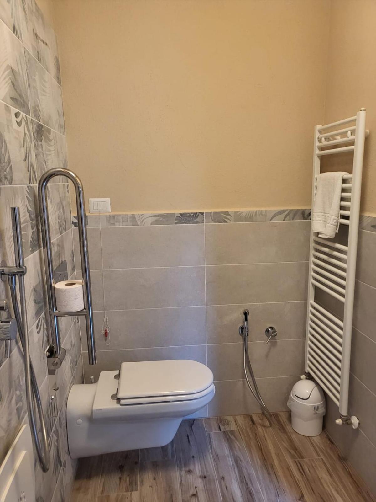 Single Room With Bathroom photo 3