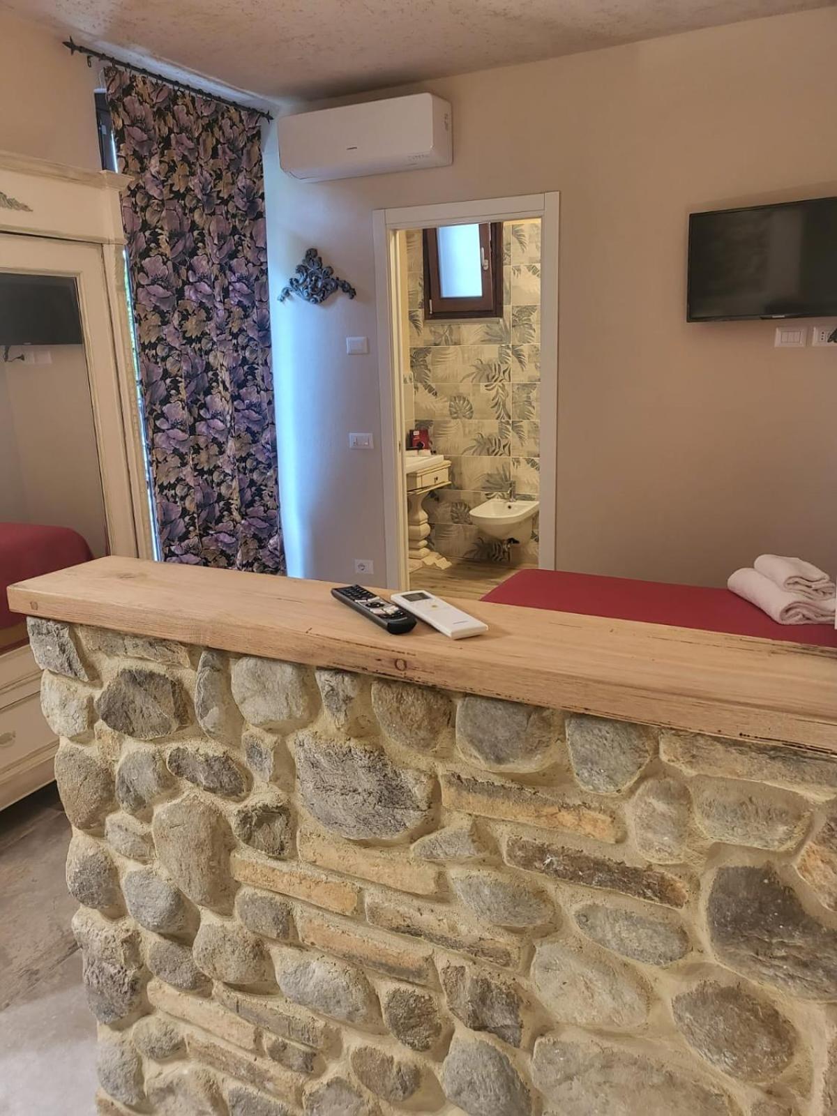 Single Room With Bathroom photo 2