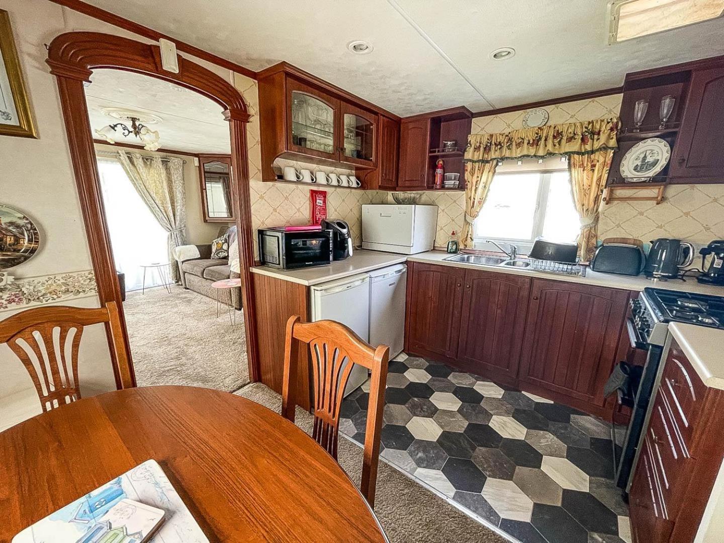 Mobile Home photo 2