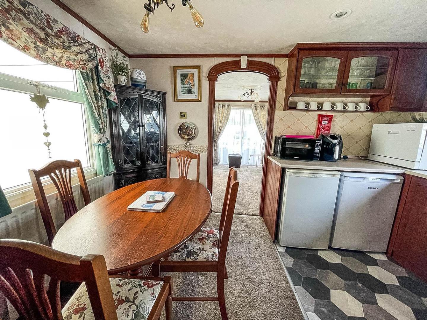 Mobile Home photo 3