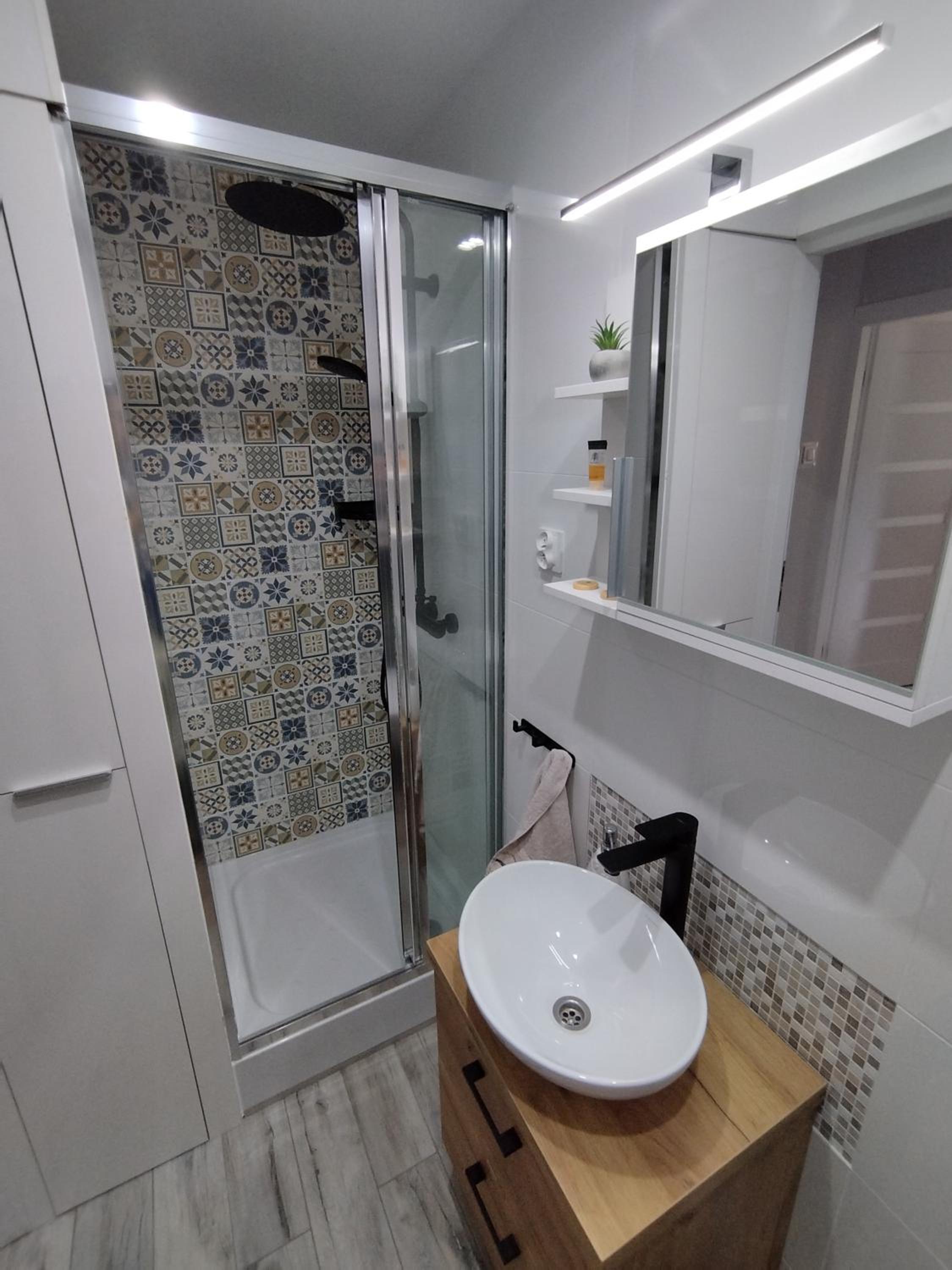 One-Bedroom Apartment - Photo 8