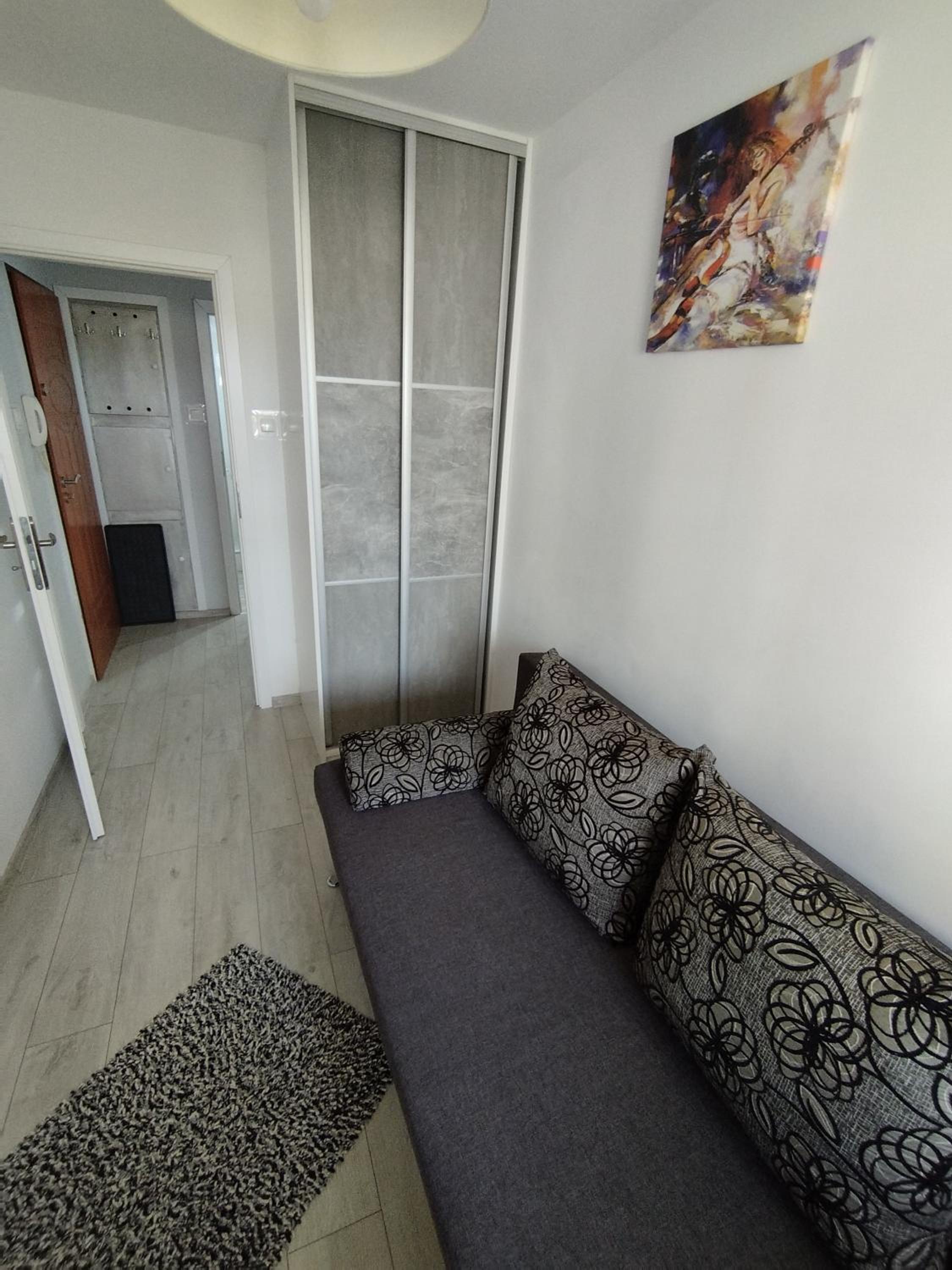 One-Bedroom Apartment - Photo 9