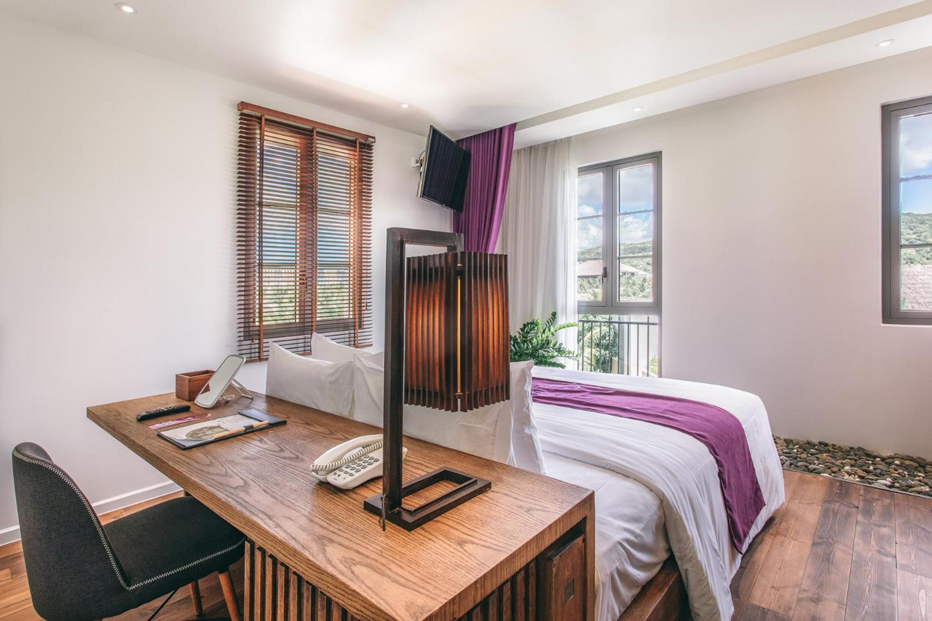 Deluxe King Room - Photo 1