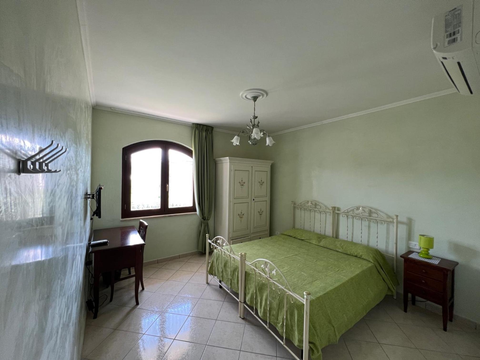 Large Double Room photo 1