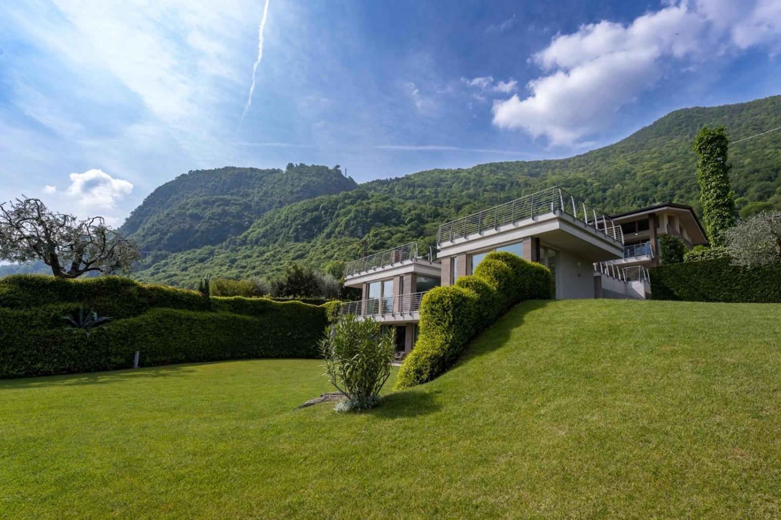 Villa with Private Pool - Photo 25