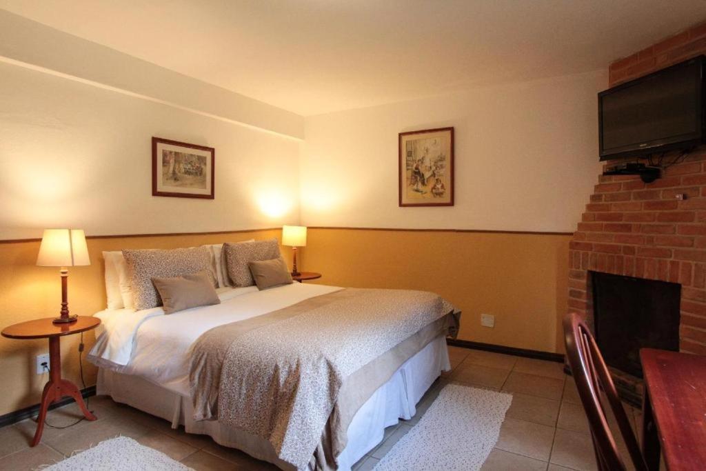Deluxe Queen Suite