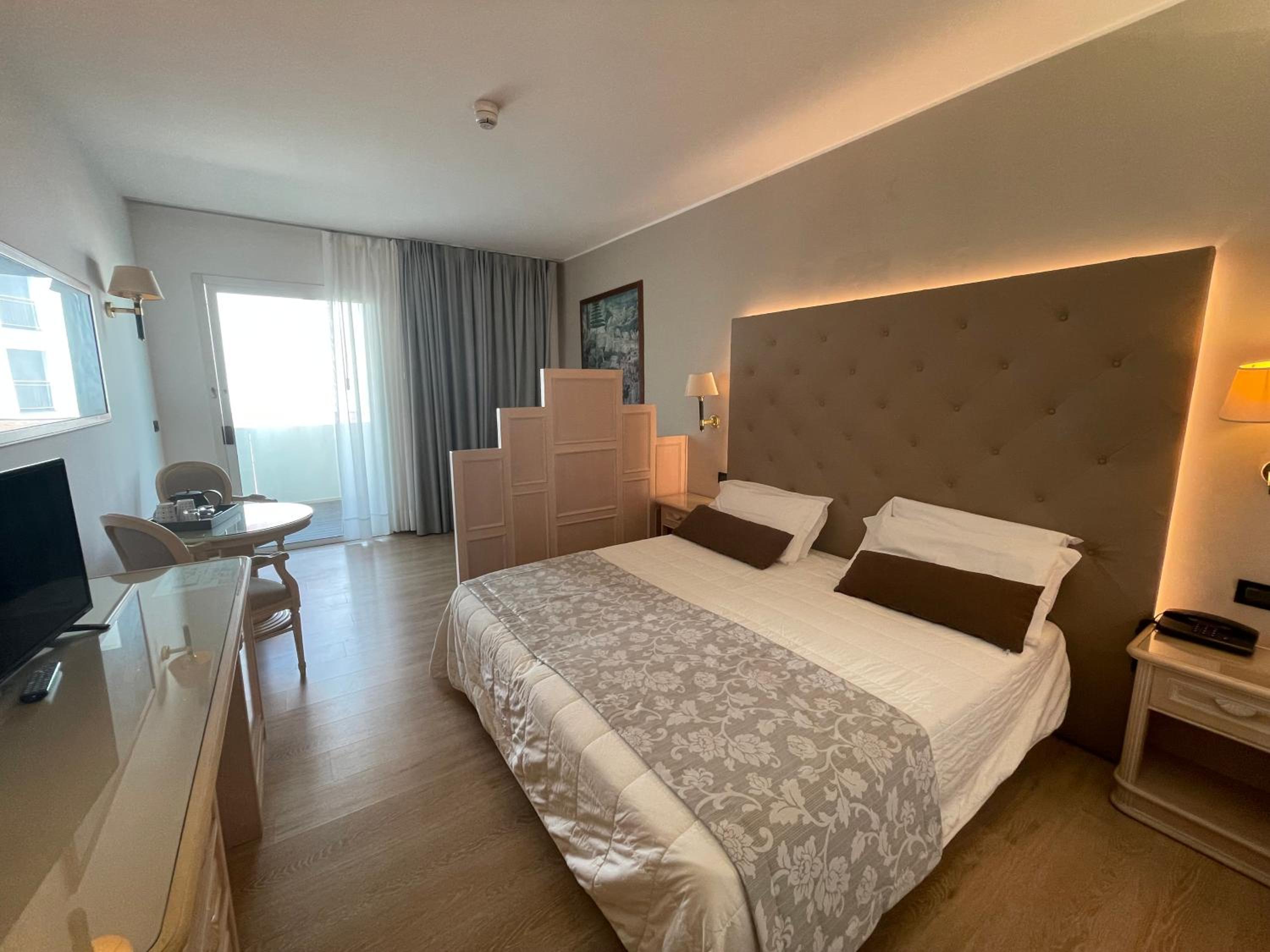 Classic Junior Suite with Balcony Side Sea View
