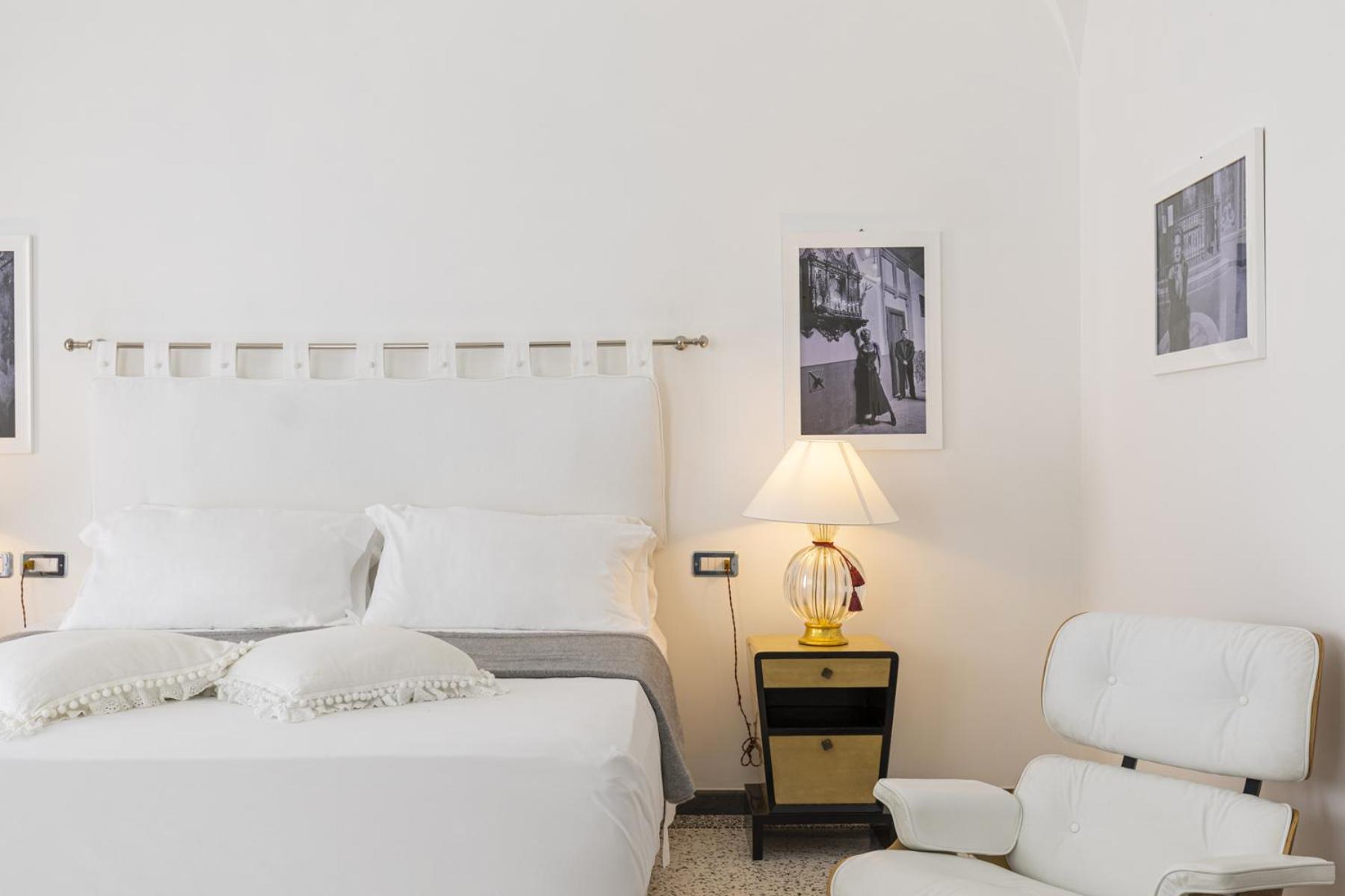 Deluxe Double Room with Side Sea View - Photo 8