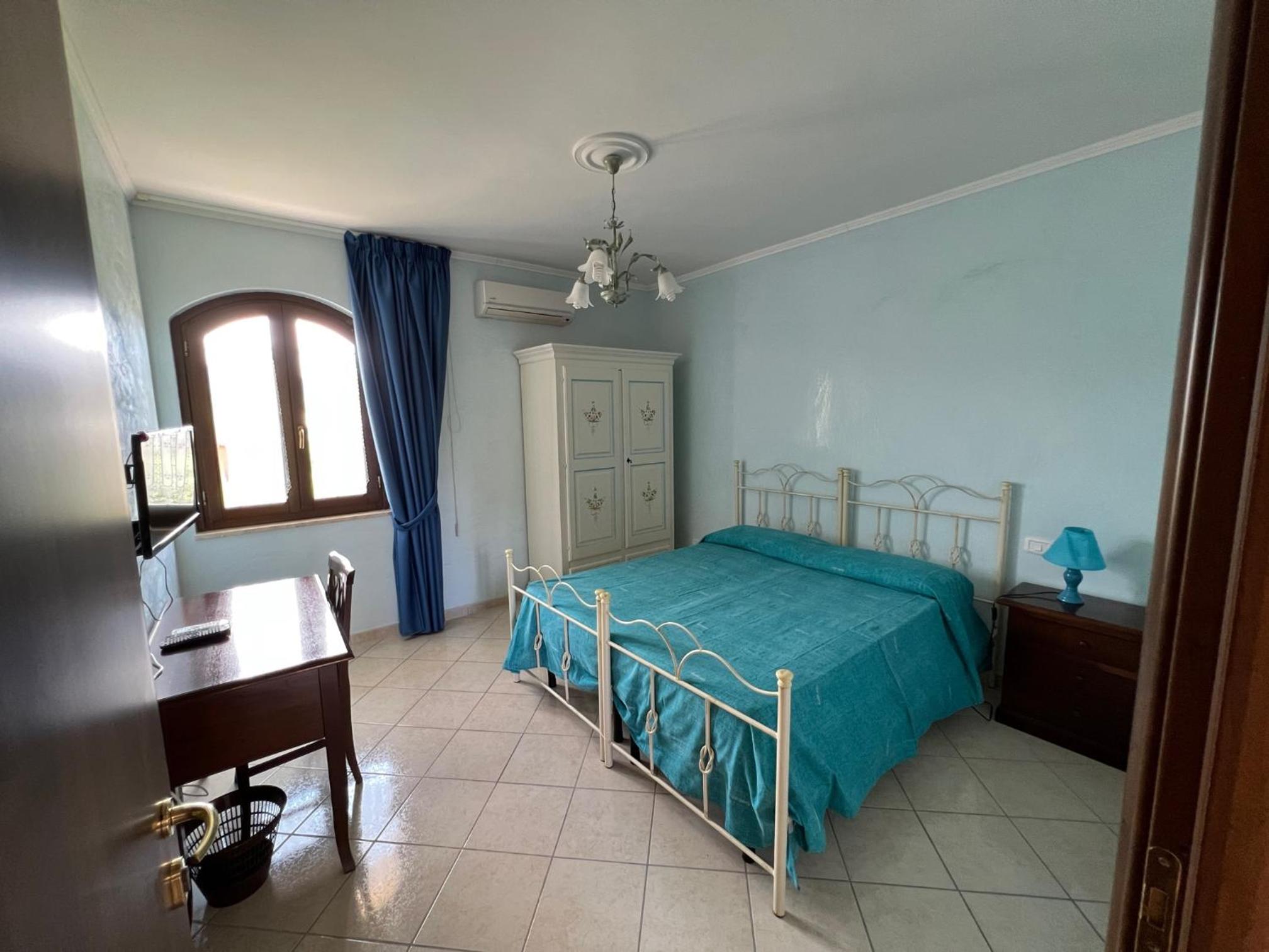 Large Double Room photo 1