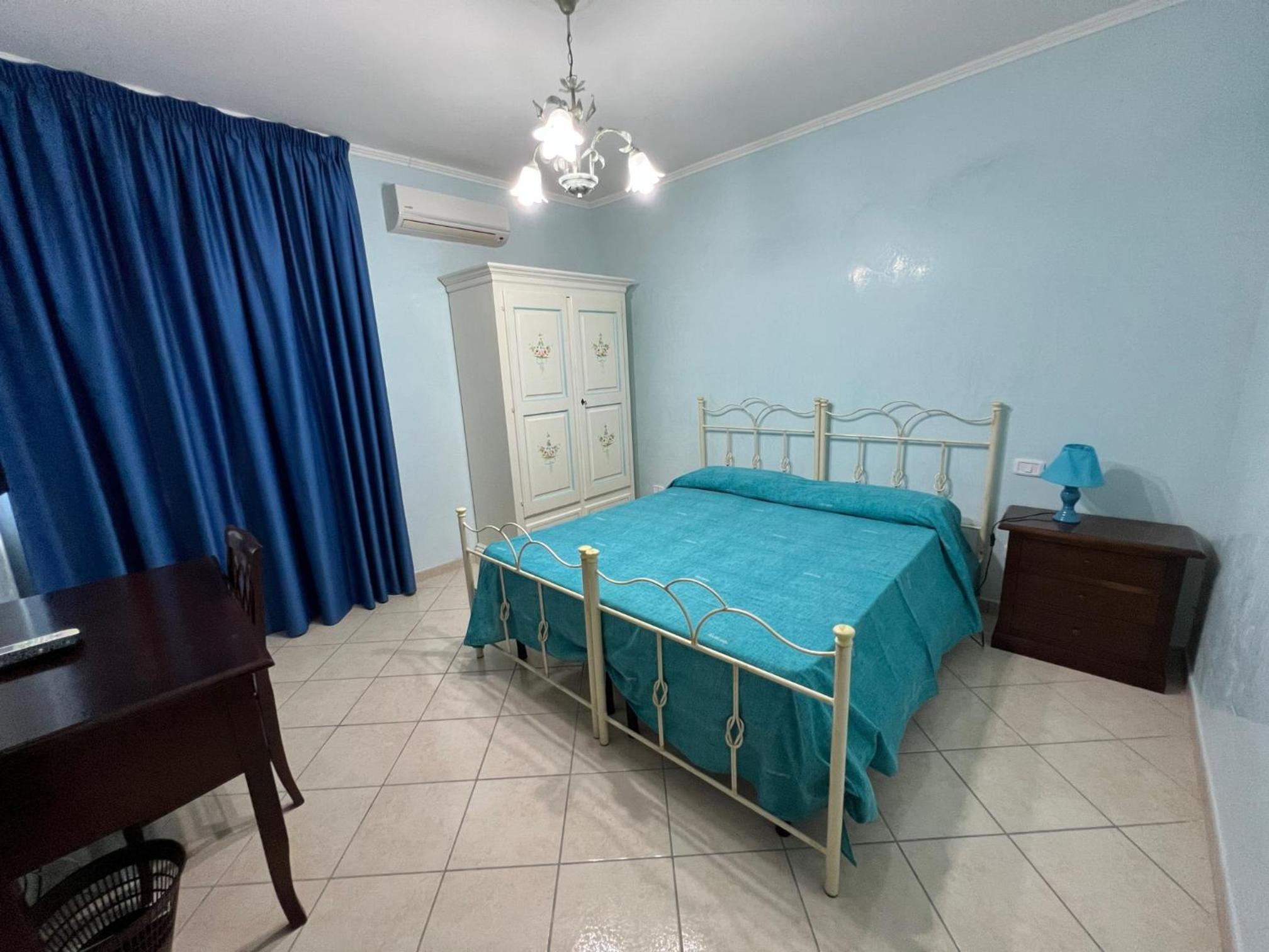 Large Double Room photo 2