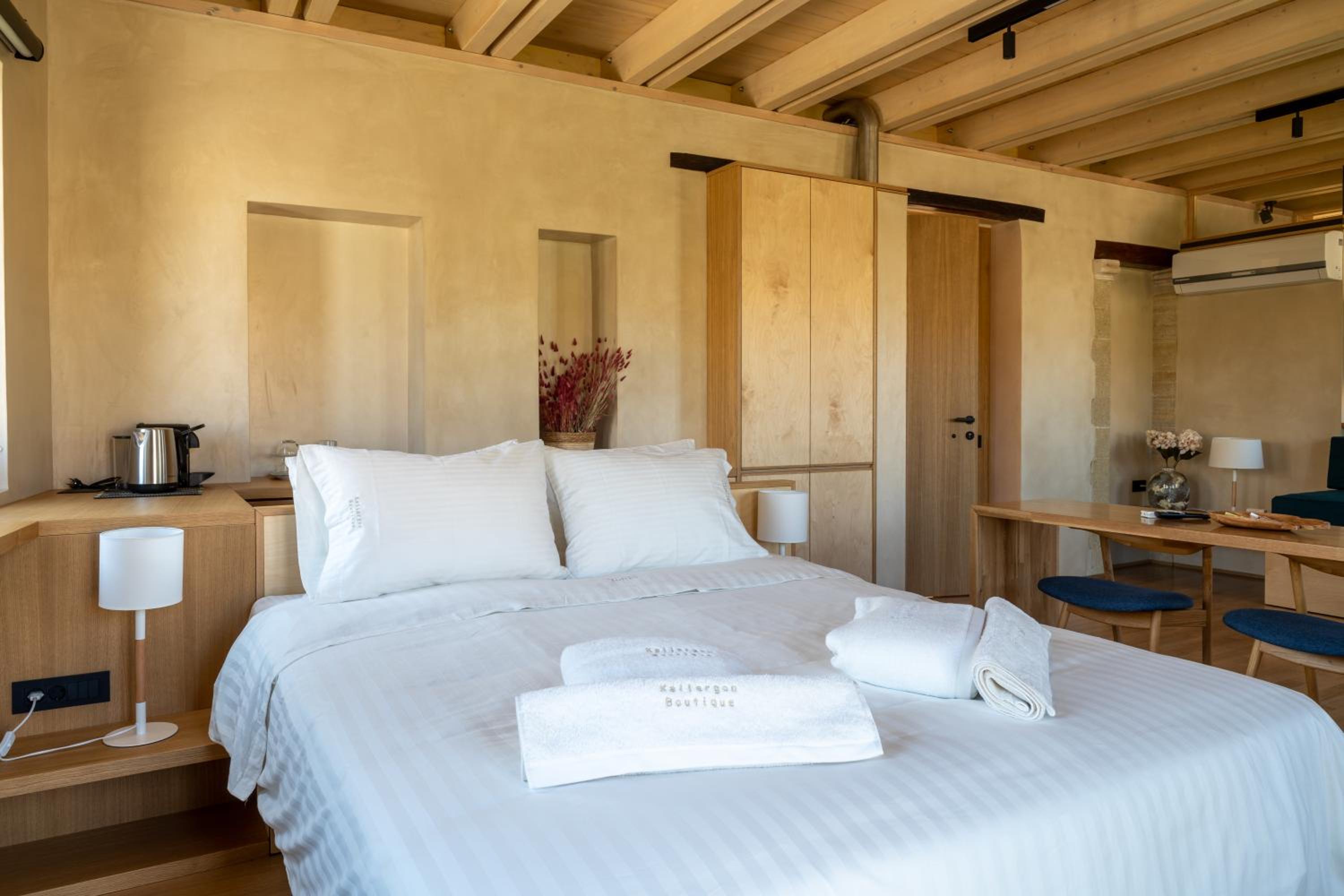 Deluxe Suite with Sea View