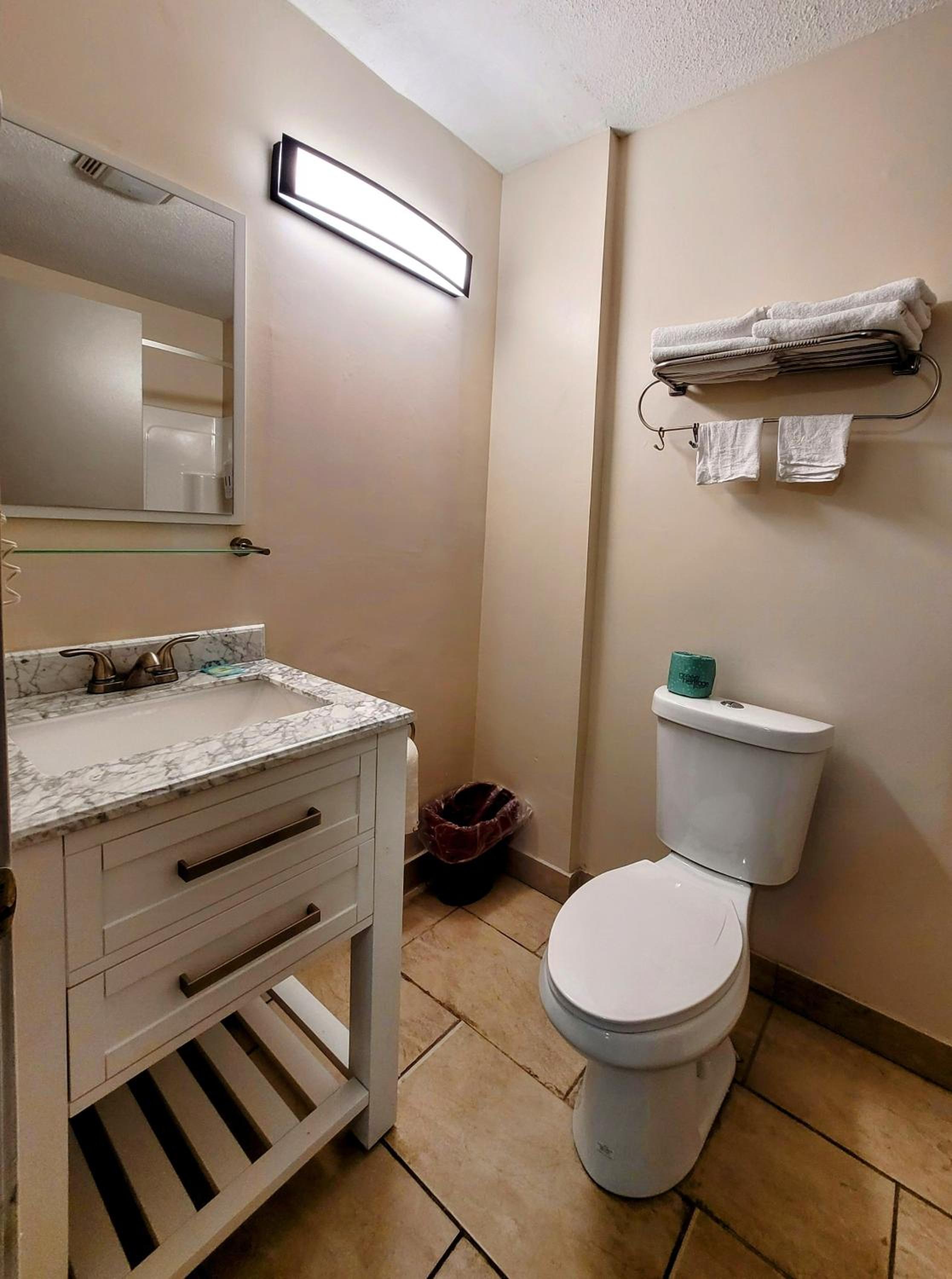 Standard Double Room - Photo 8