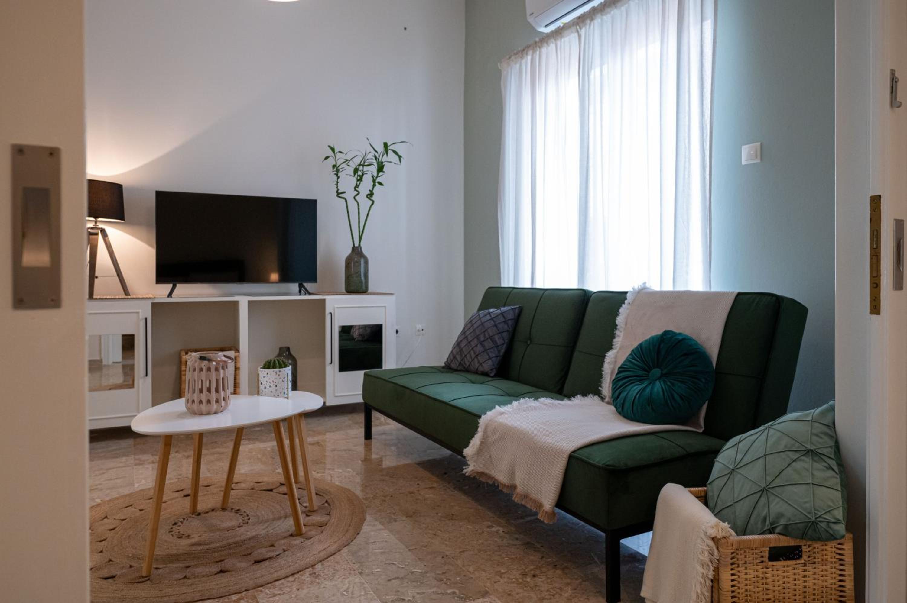 One-Bedroom Apartment photo 1