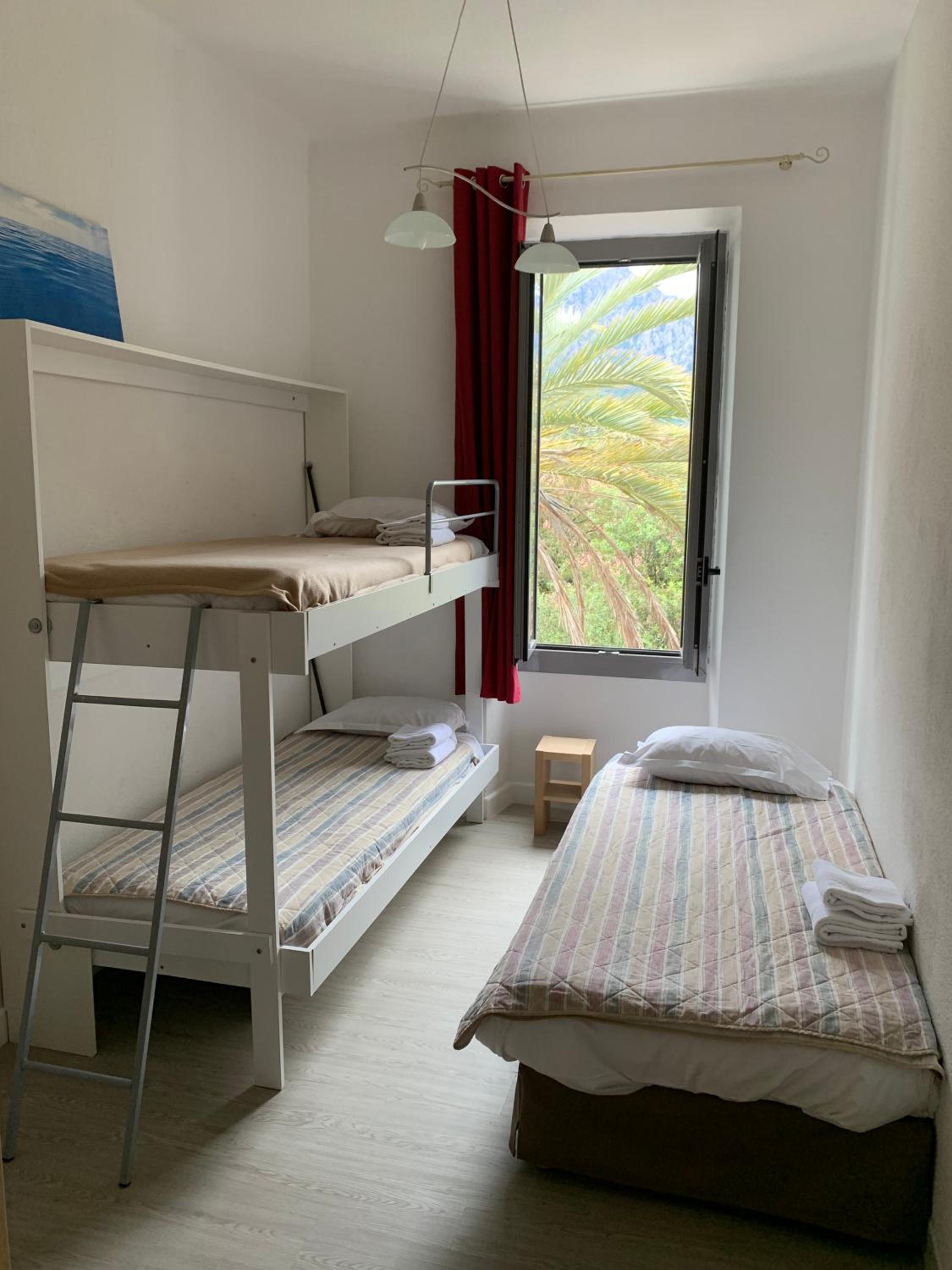 Quintuple Room