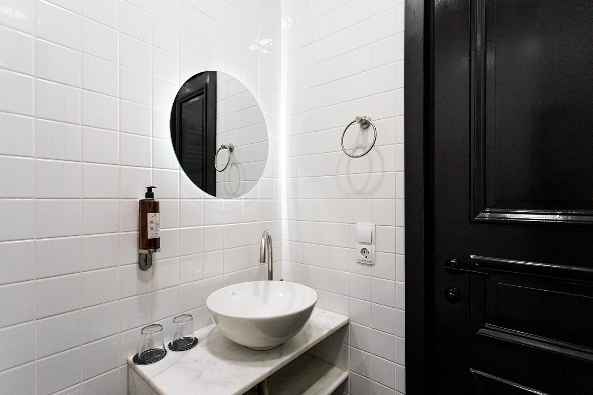 Double or Twin Room - Photo 5