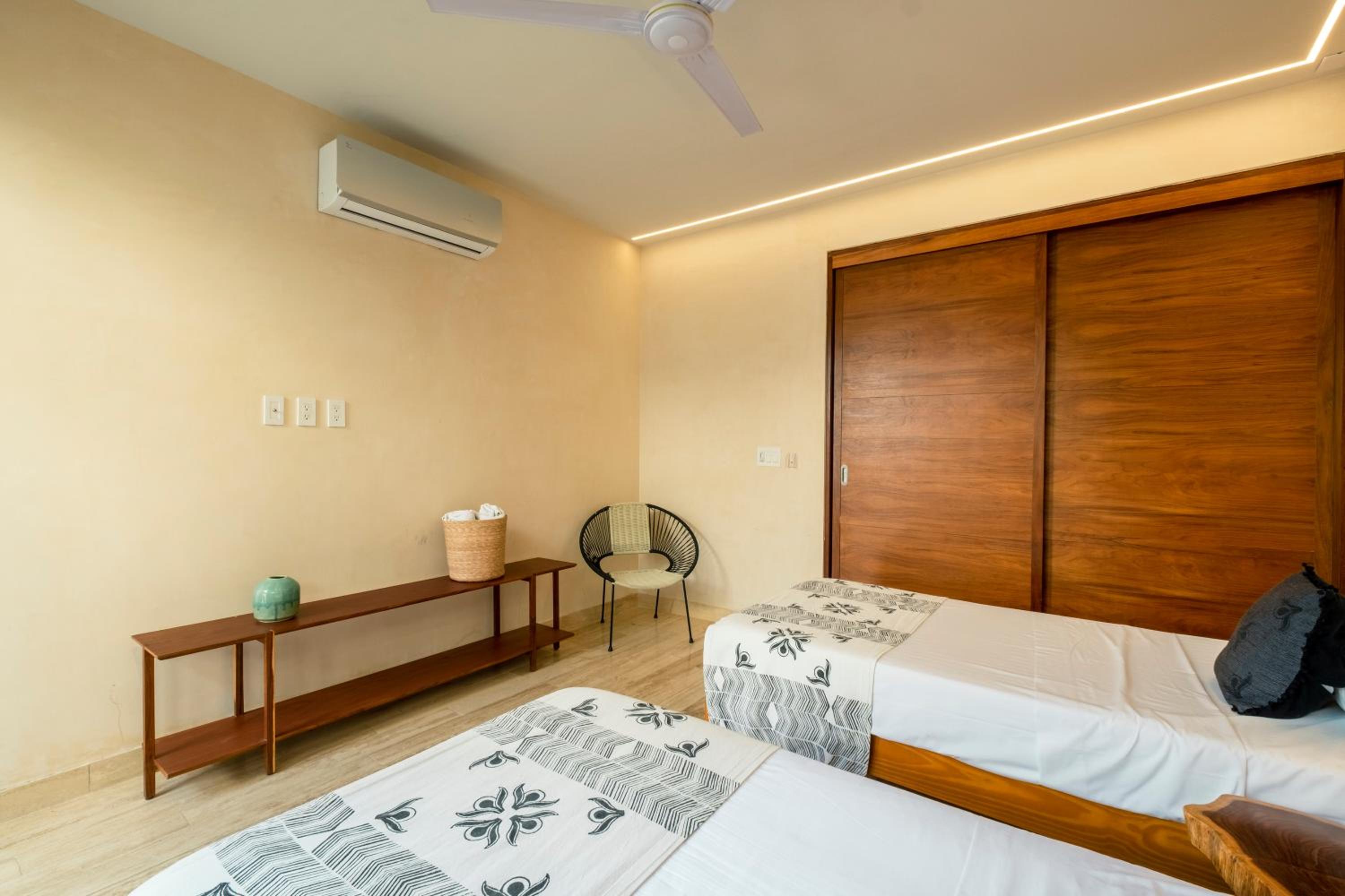 Three-Bedroom Apartment - Photo 8