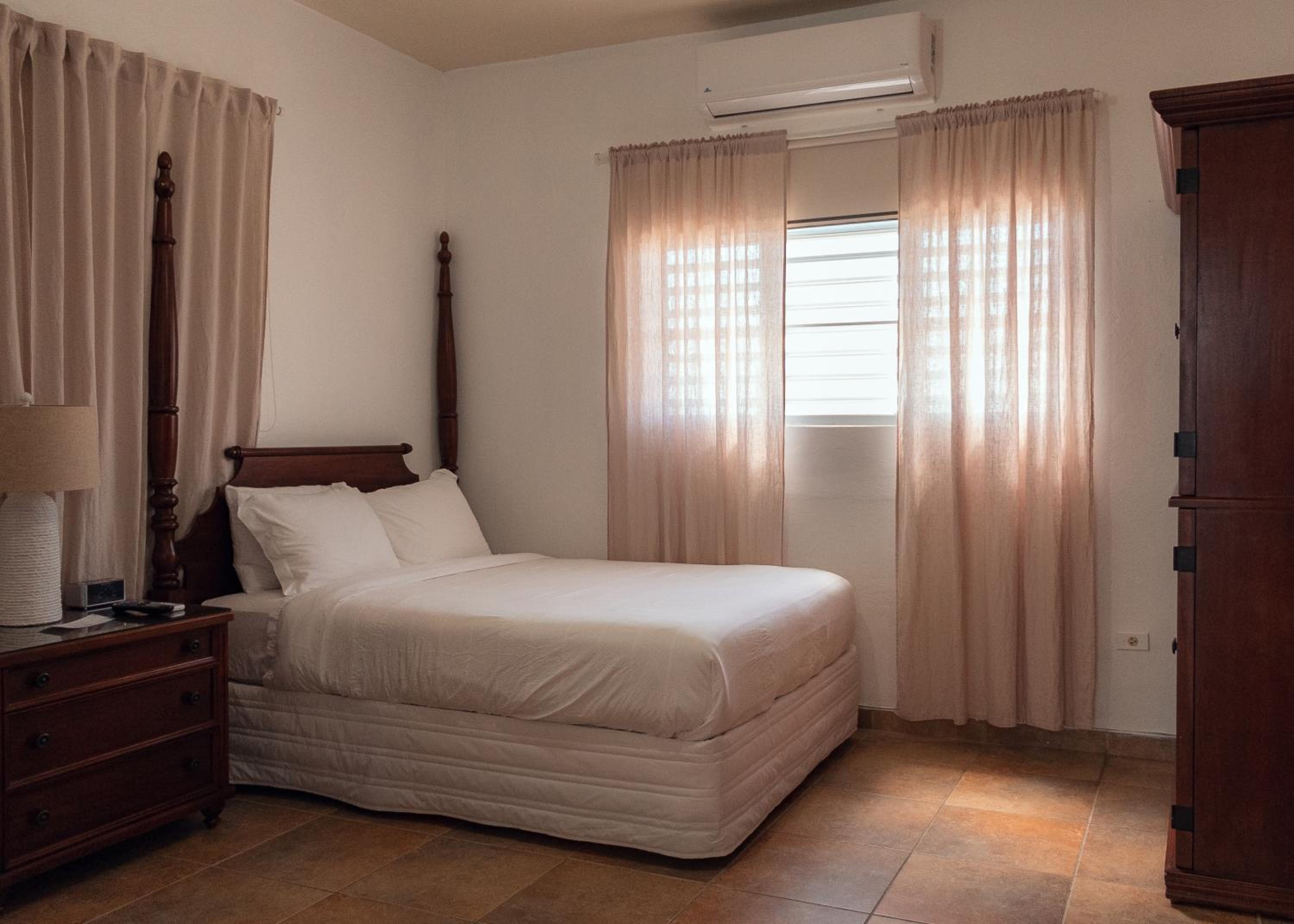Queen Room photo 1