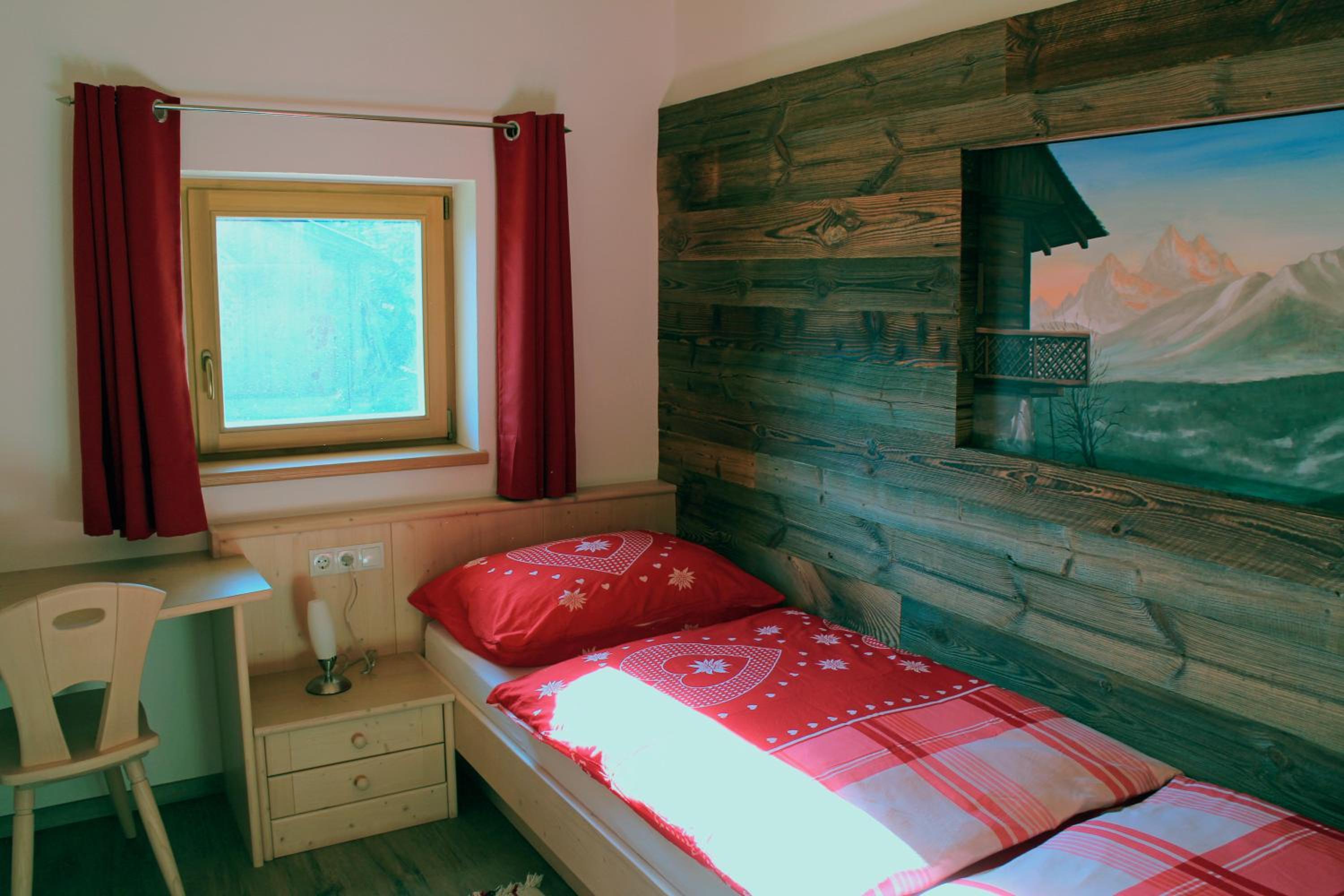 Apartment with Mountain View