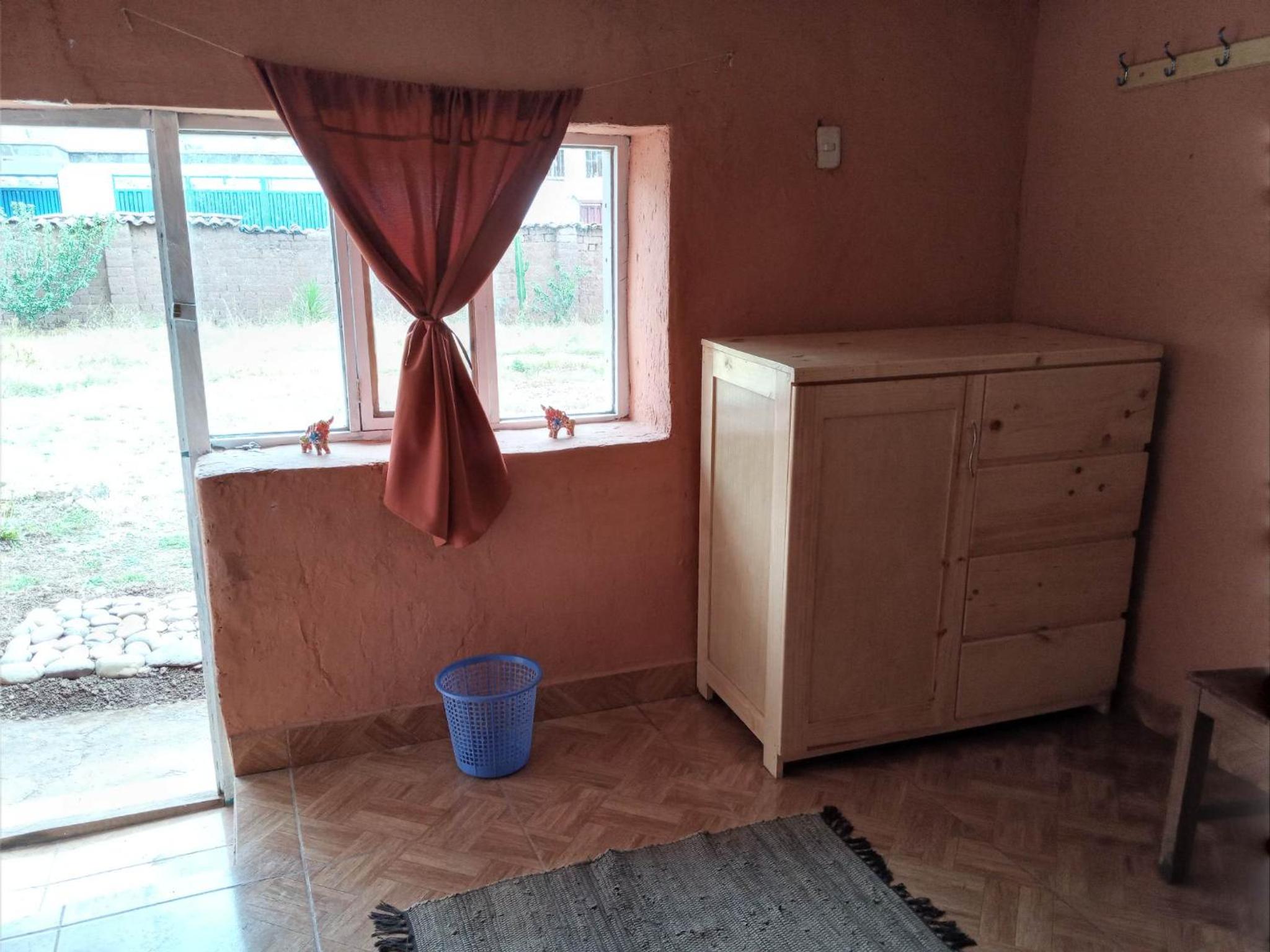 Standard Single Room with Shared Bathroom photo 2