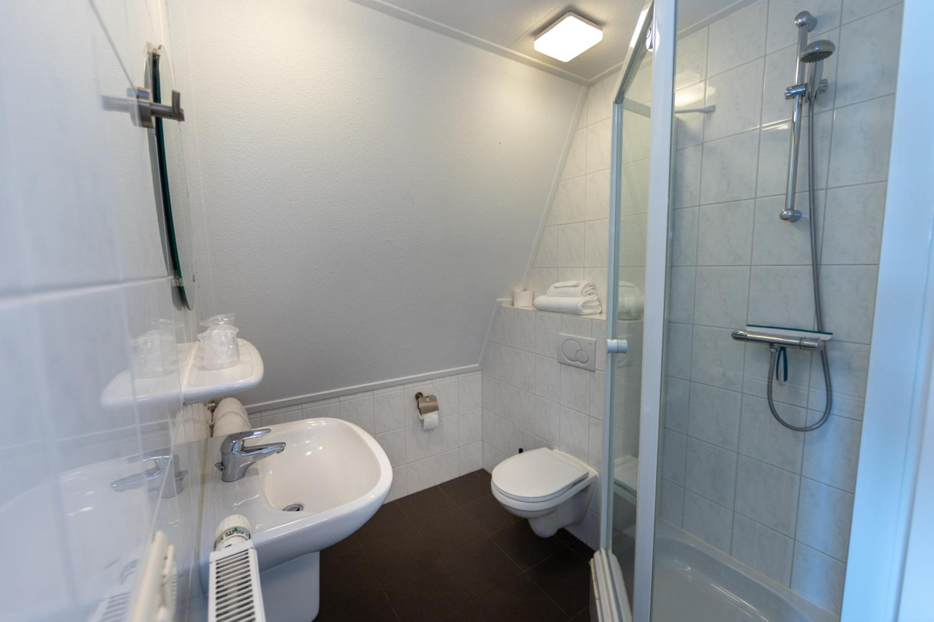 Standard Twin Room - Photo 2