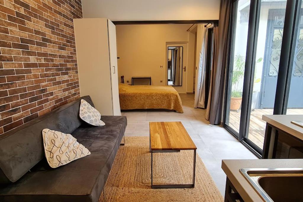 One-Bedroom Apartment photo 1