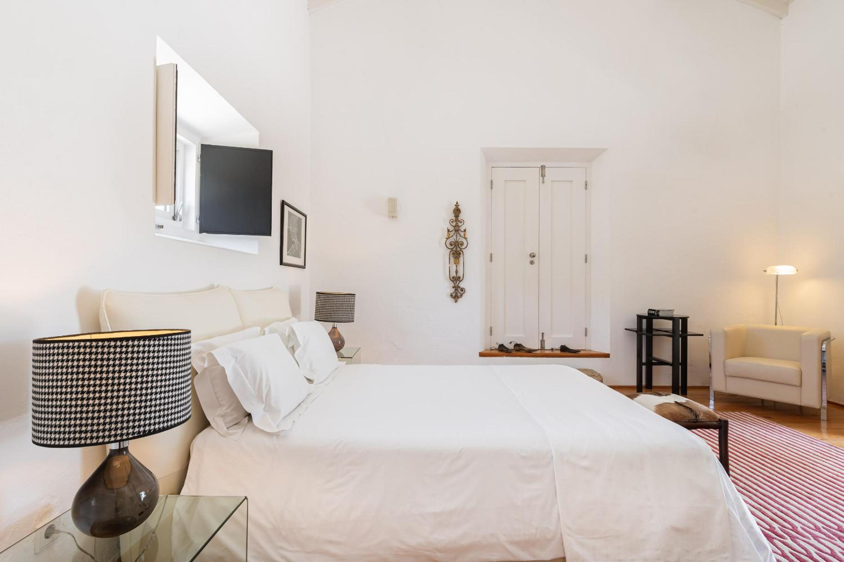 Double Room - Photo 7