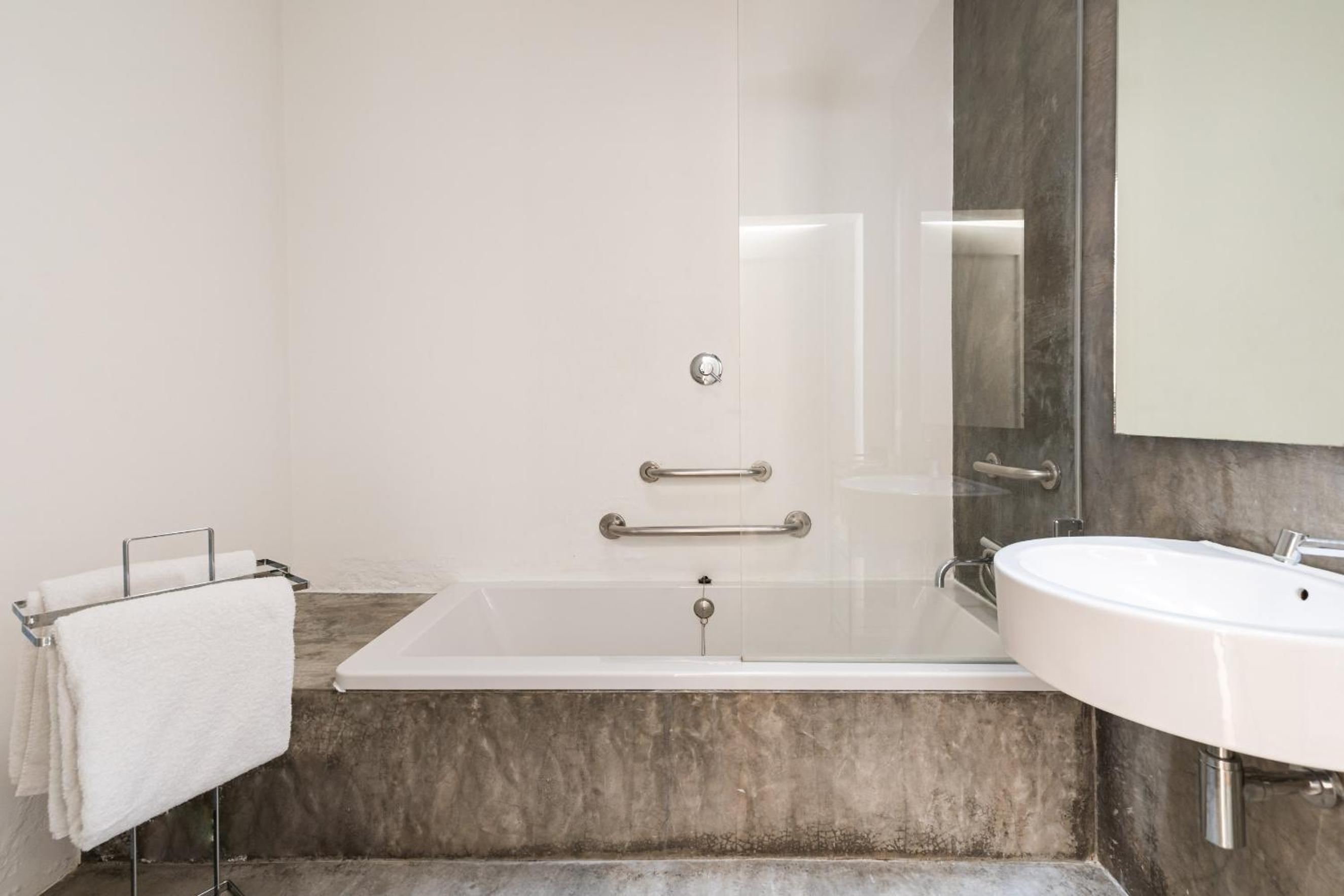 Double Room - Photo 11