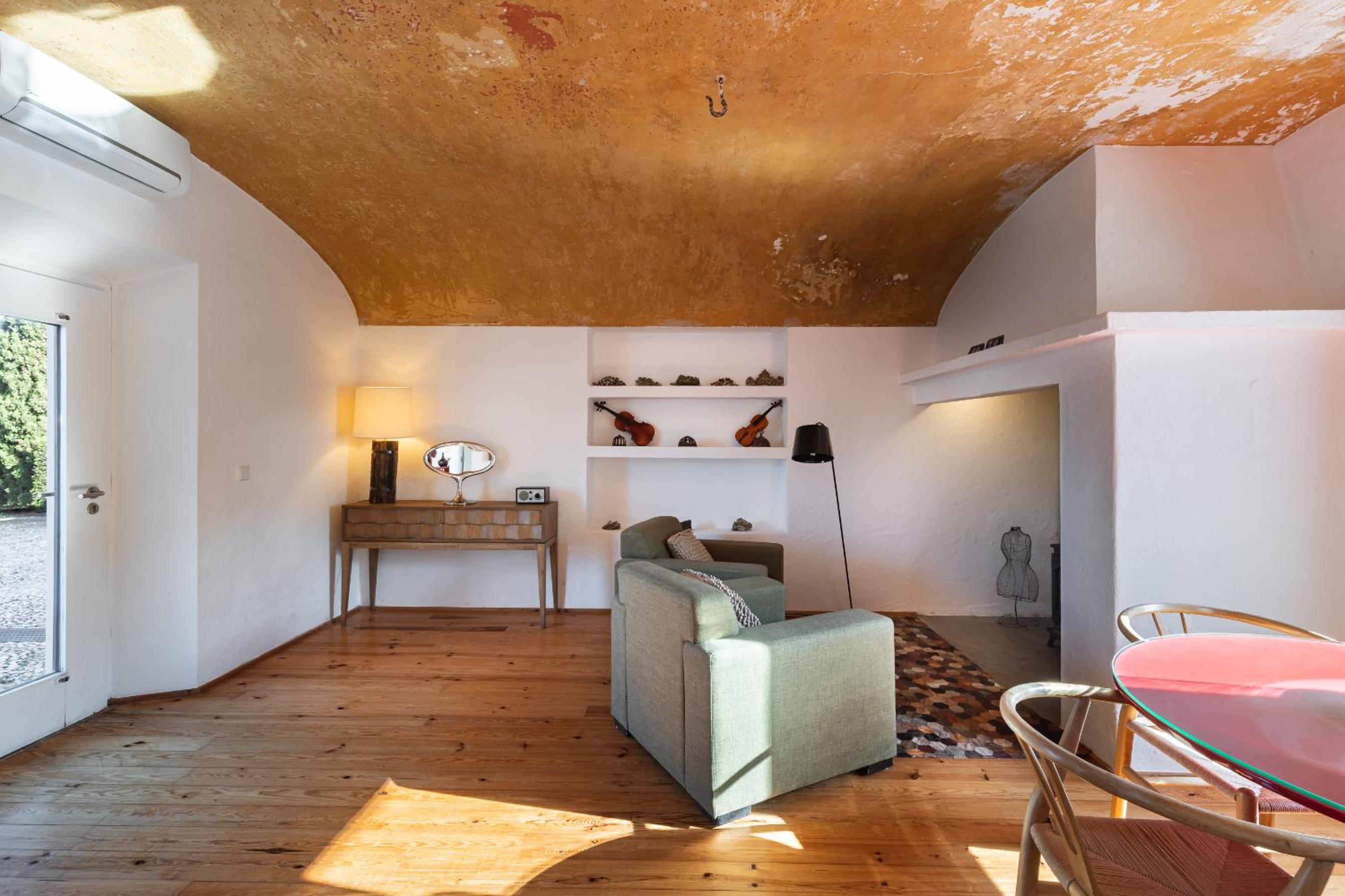 Superior Suite - Photo 13
