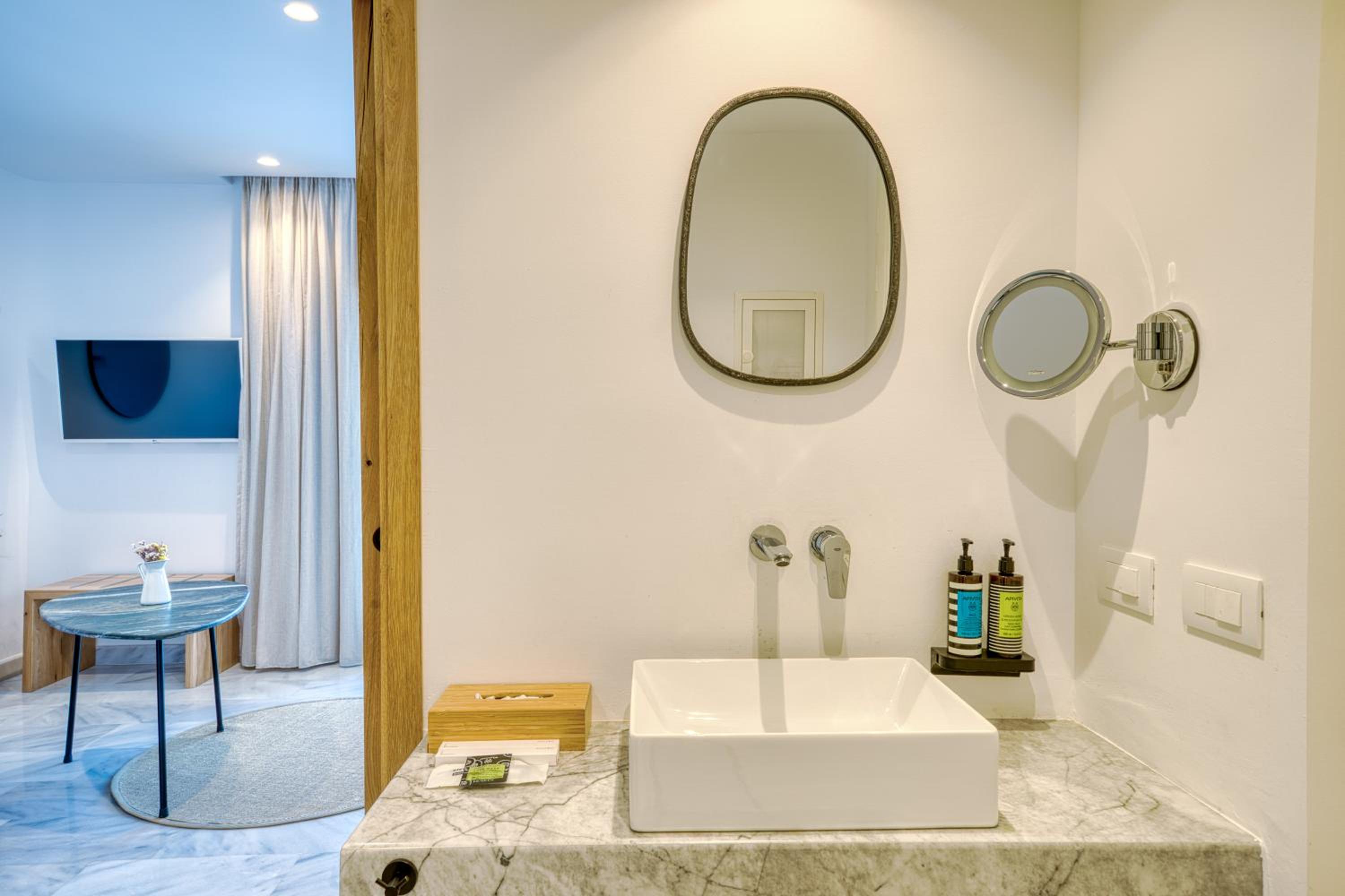 Suite with Private Pool - Photo 5