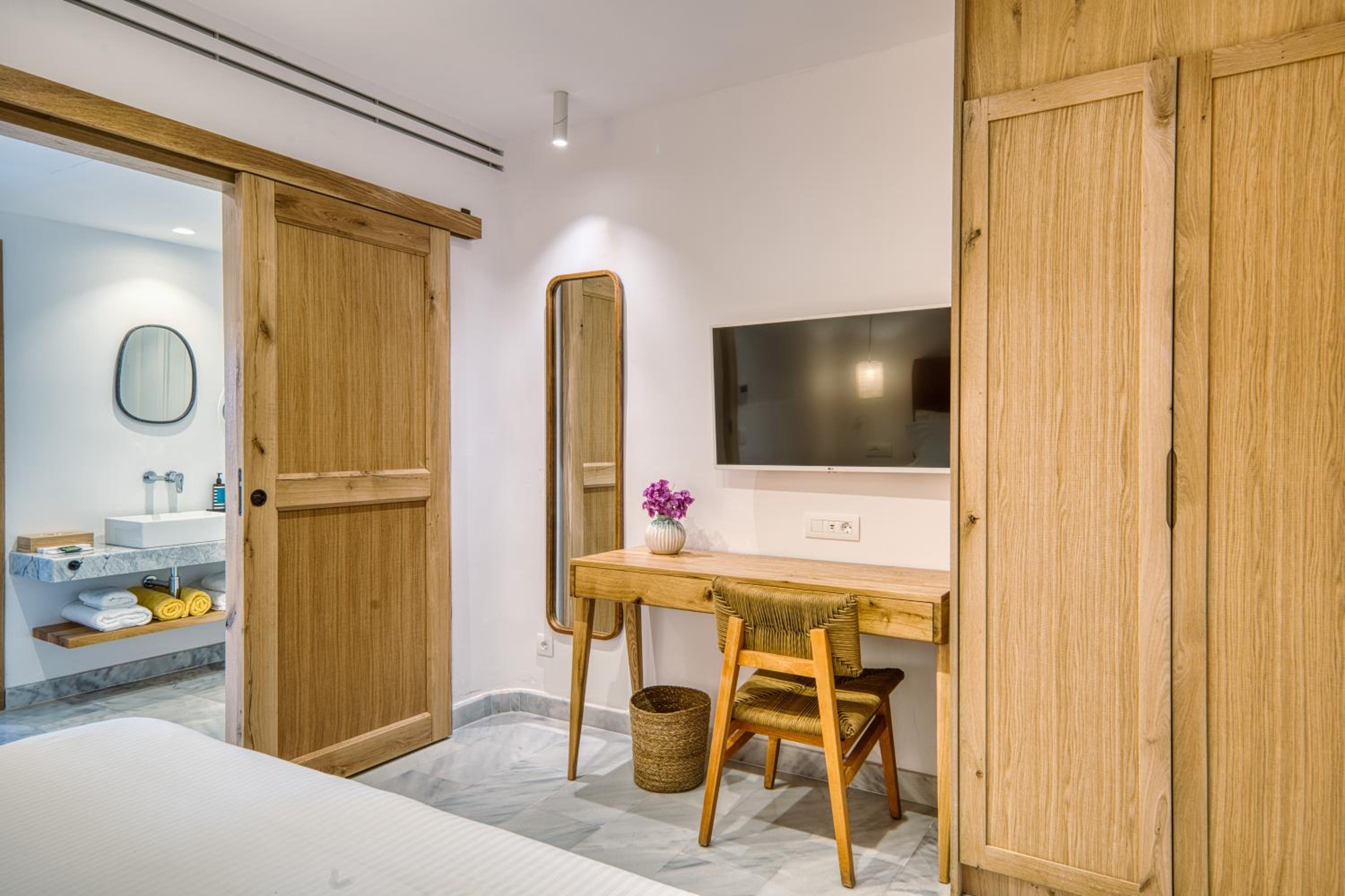 Suite with Private Pool - Photo 4