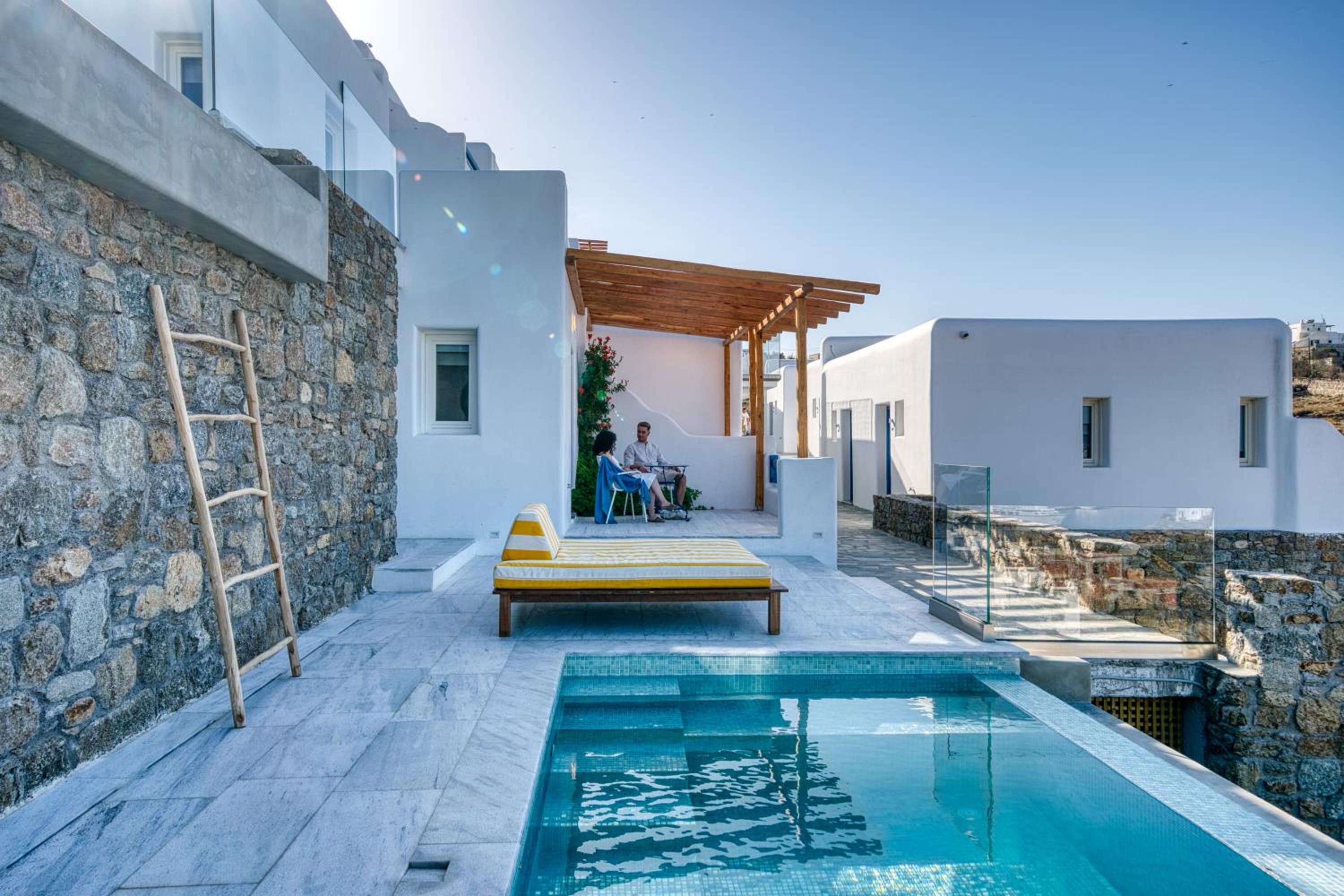 Suite with Private Pool - Photo 8