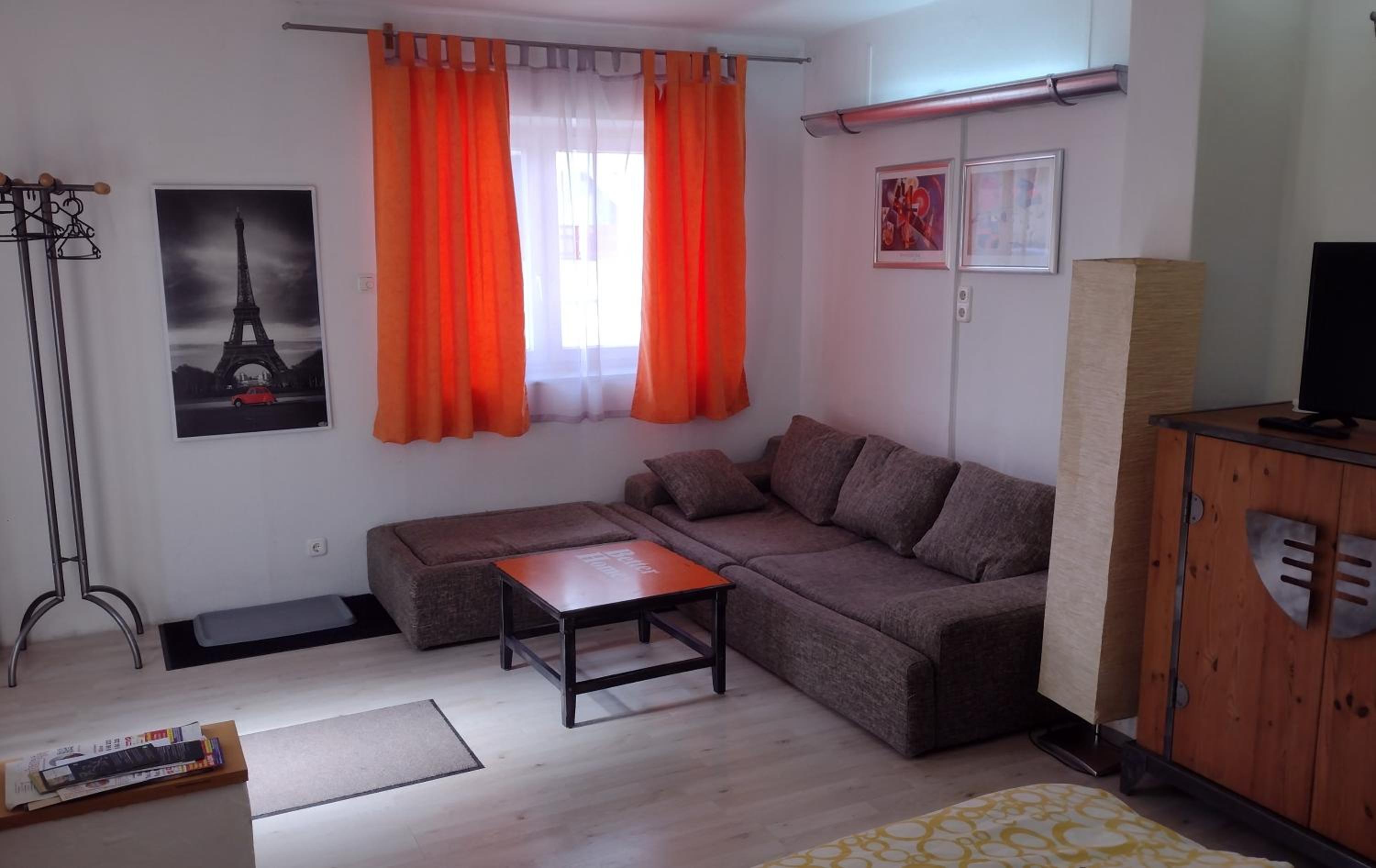 One-Bedroom Apartment photo 1