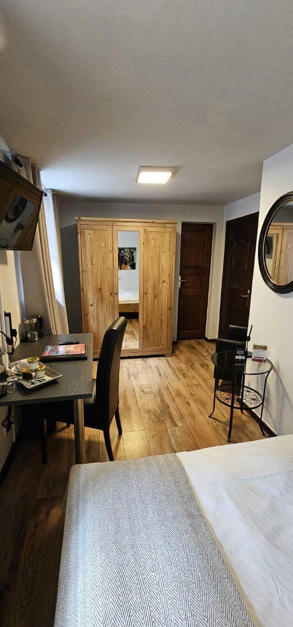 Single Room photo 2
