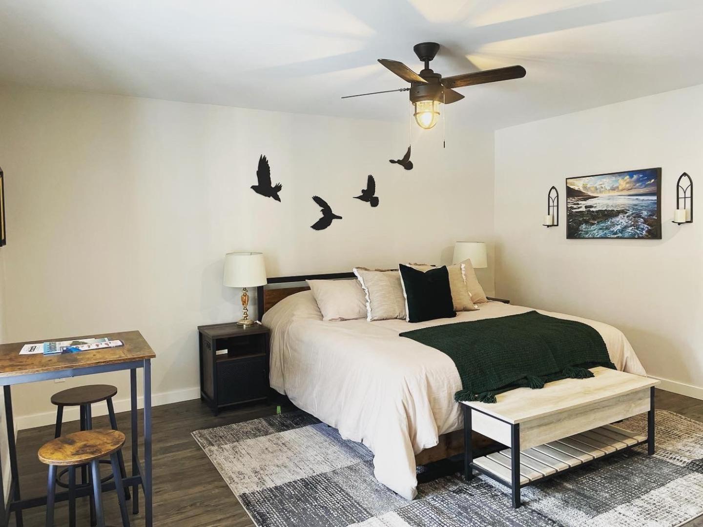 Deluxe King Room photo 1