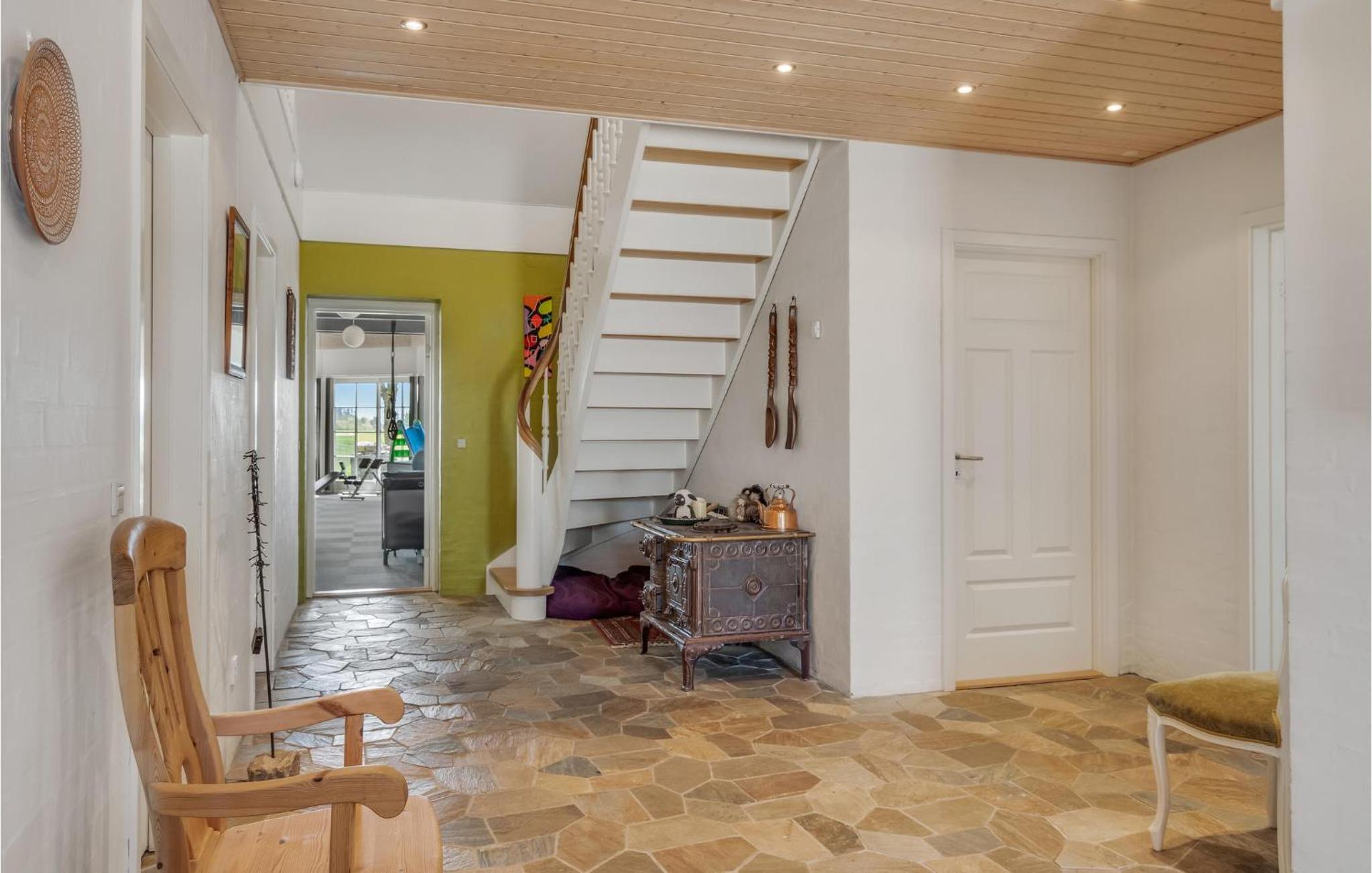 Six-Bedroom Holiday Home photo 1
