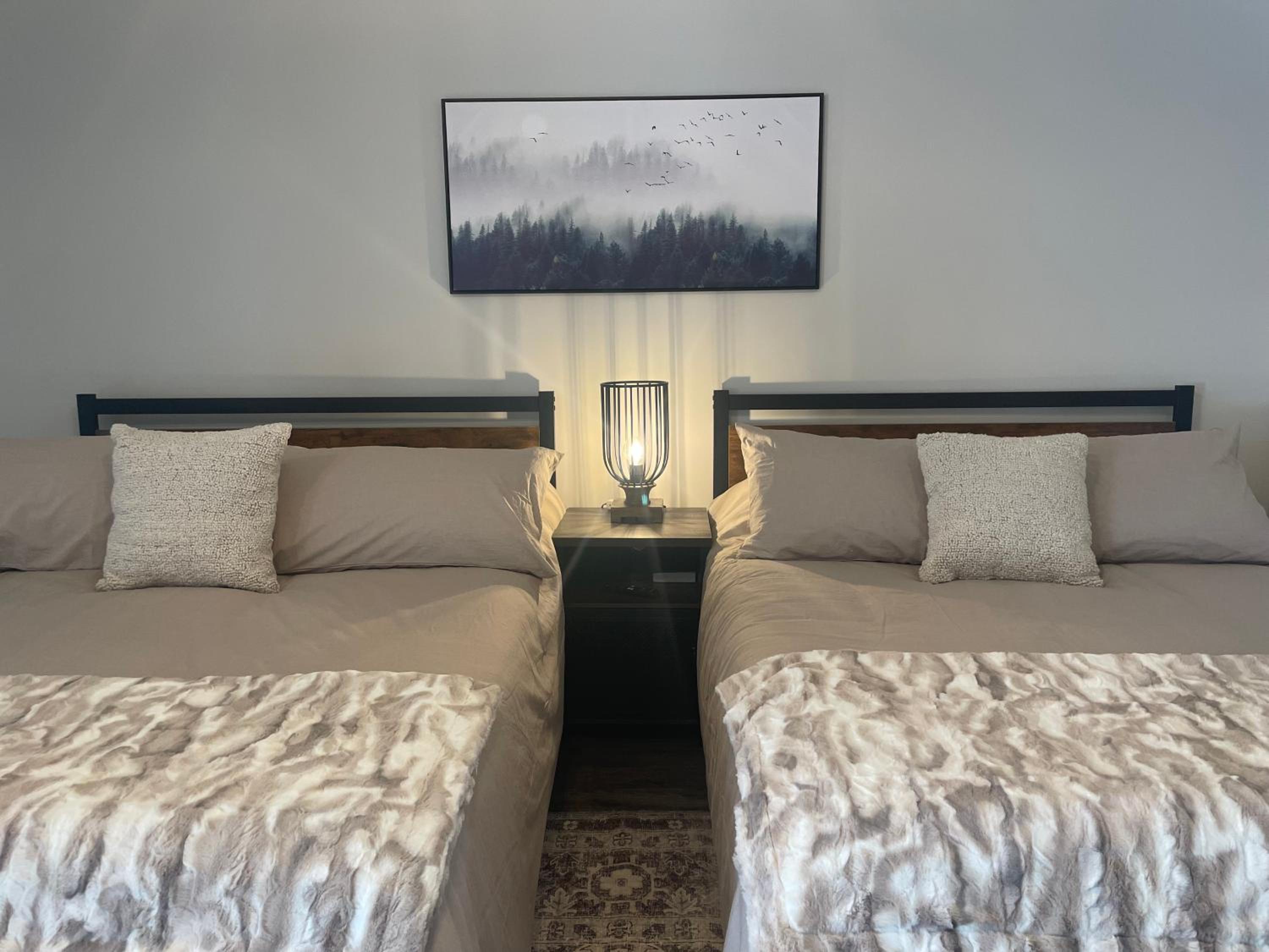 Deluxe Queen Room - Photo 6