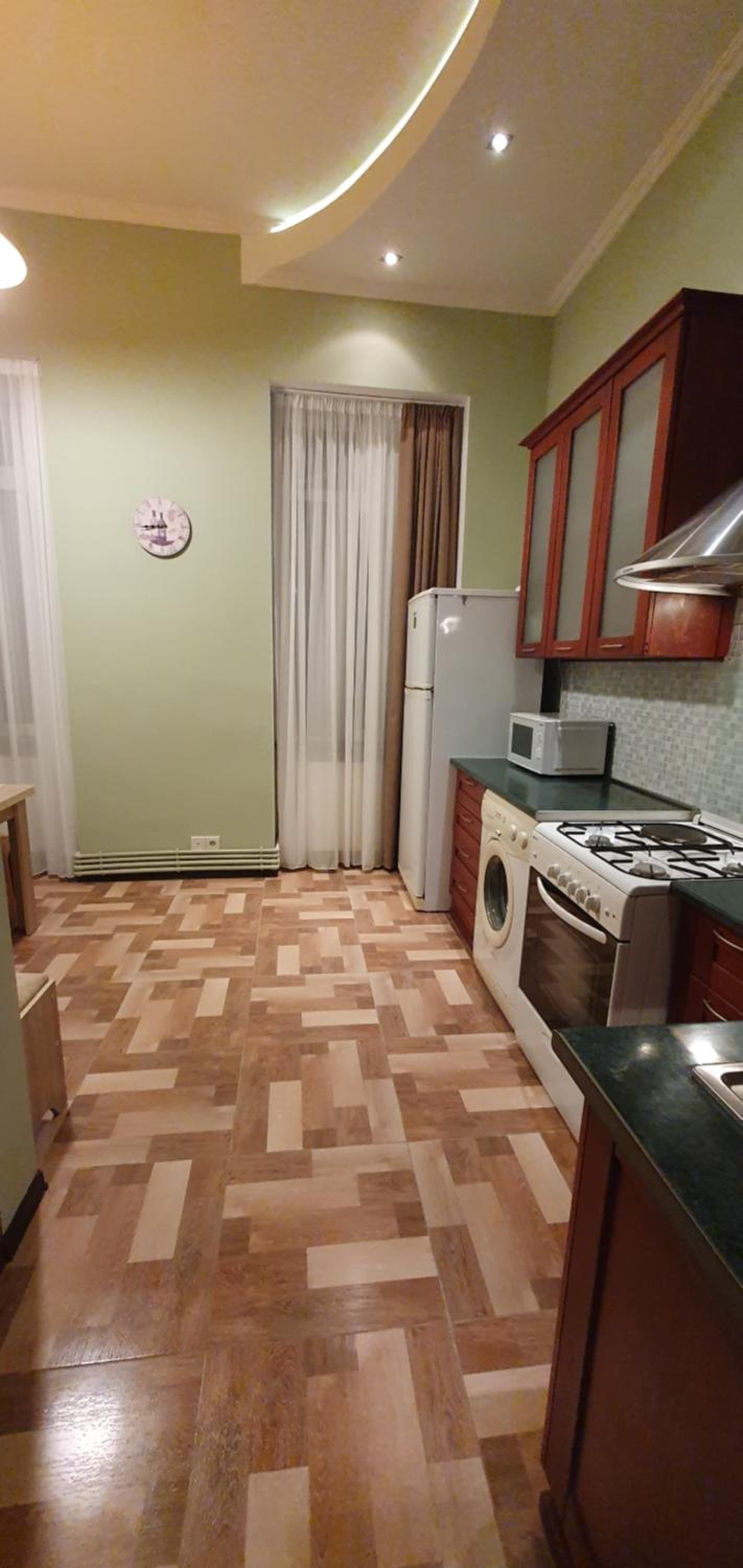 One-Bedroom Apartment with Balcony and City View - Photo 11