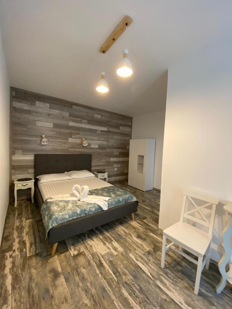 Double Room - Photo 7