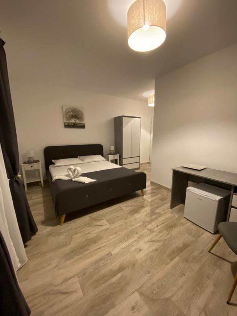 Double Room - Photo 4