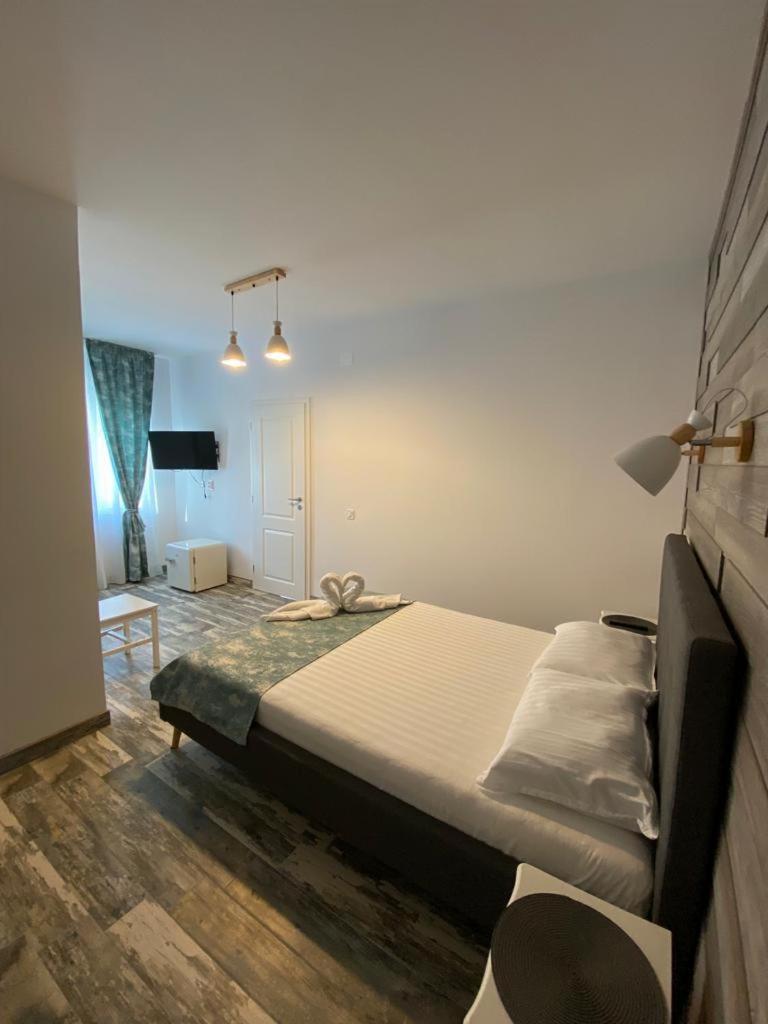 Double Room - Photo 8
