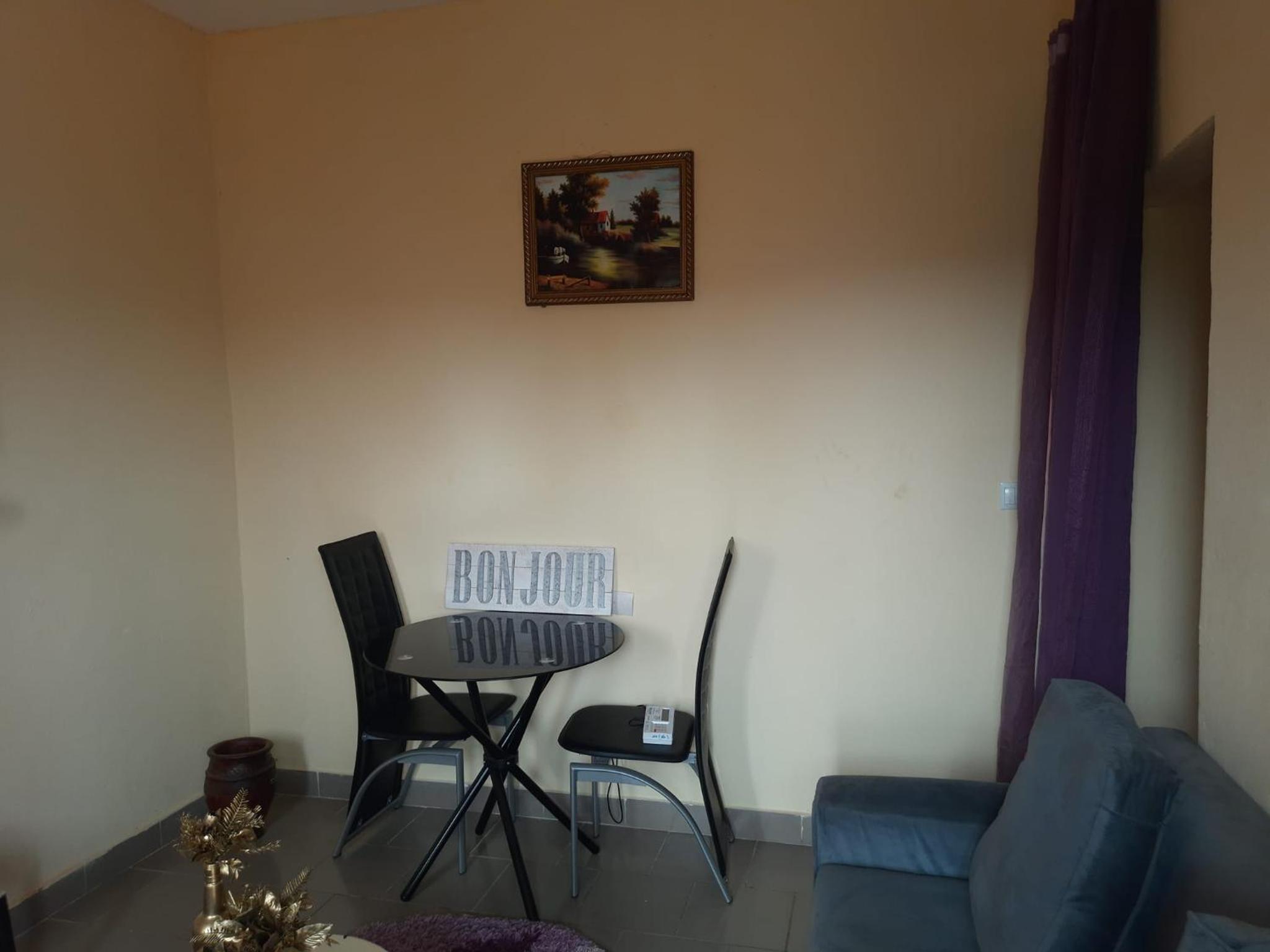 One-Bedroom Apartment photo 2